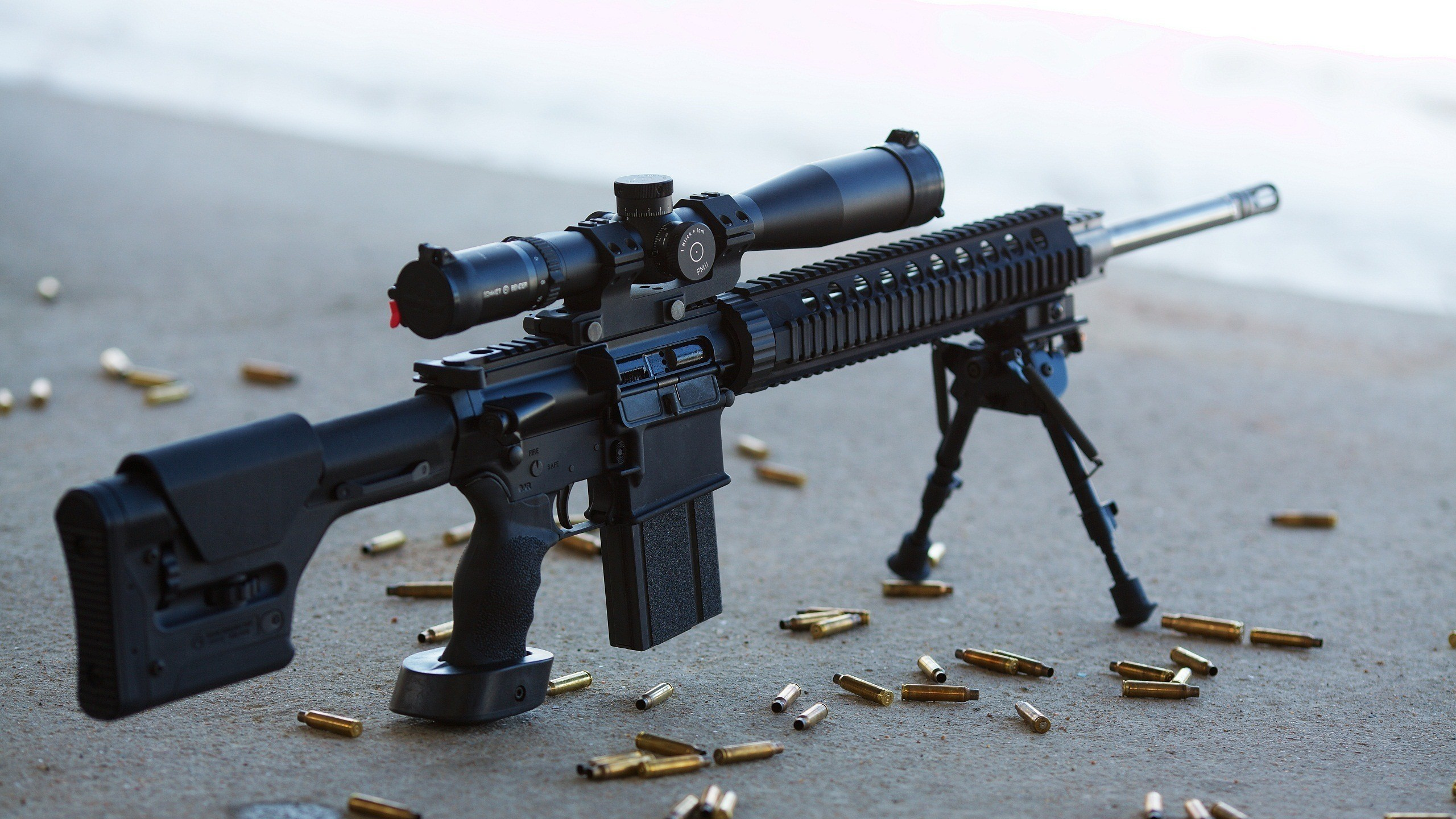 Обои орудие, огнестрельное оружие, винтовка, штурмовая винтовка, триггер в разрешении 2560x1440