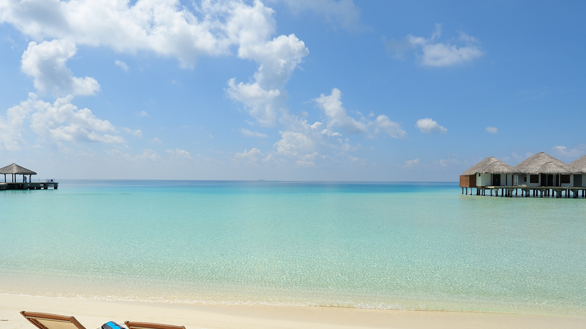 Обои шезлонги на пляже, пляж, море, прибежище, отпуск в разрешении 1920x1080