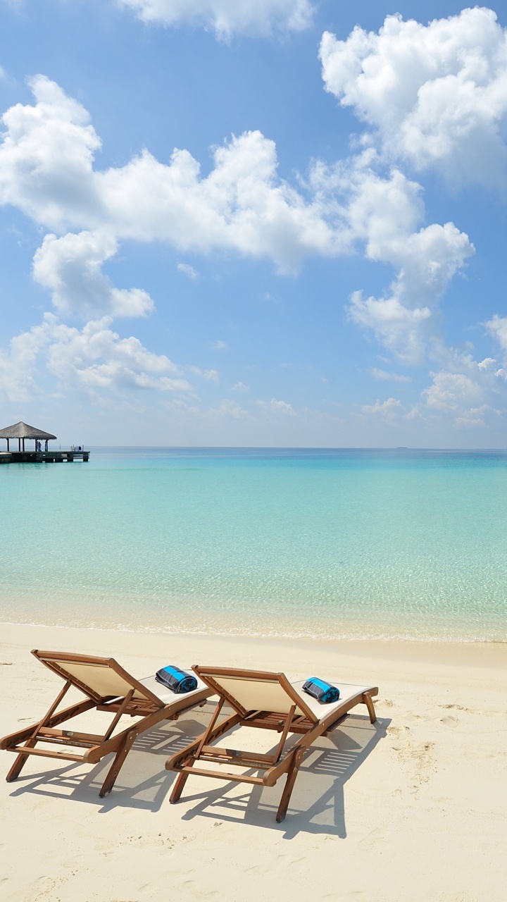 Обои шезлонги на пляже, пляж, море, прибежище, отпуск в разрешении 720x1280