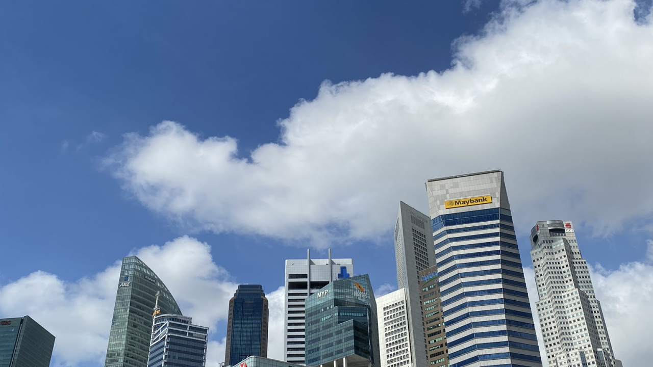 Обои башня, дневное время, свойство, городской район, облако в разрешении 1280x720