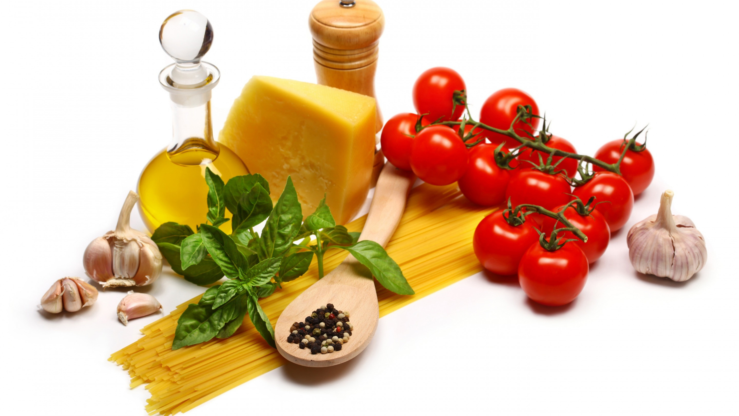 Обои помидор, паста, итальянская кухня, спагетти, пища в разрешении 2560x1440