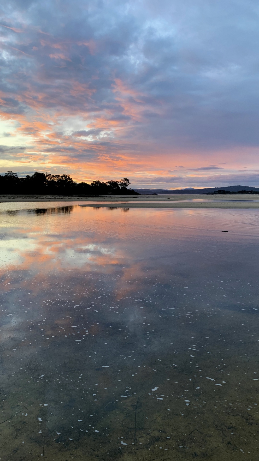 Обои отражение, облако, вода, атмосфера, гидроресурсы в разрешении 1080x1920
