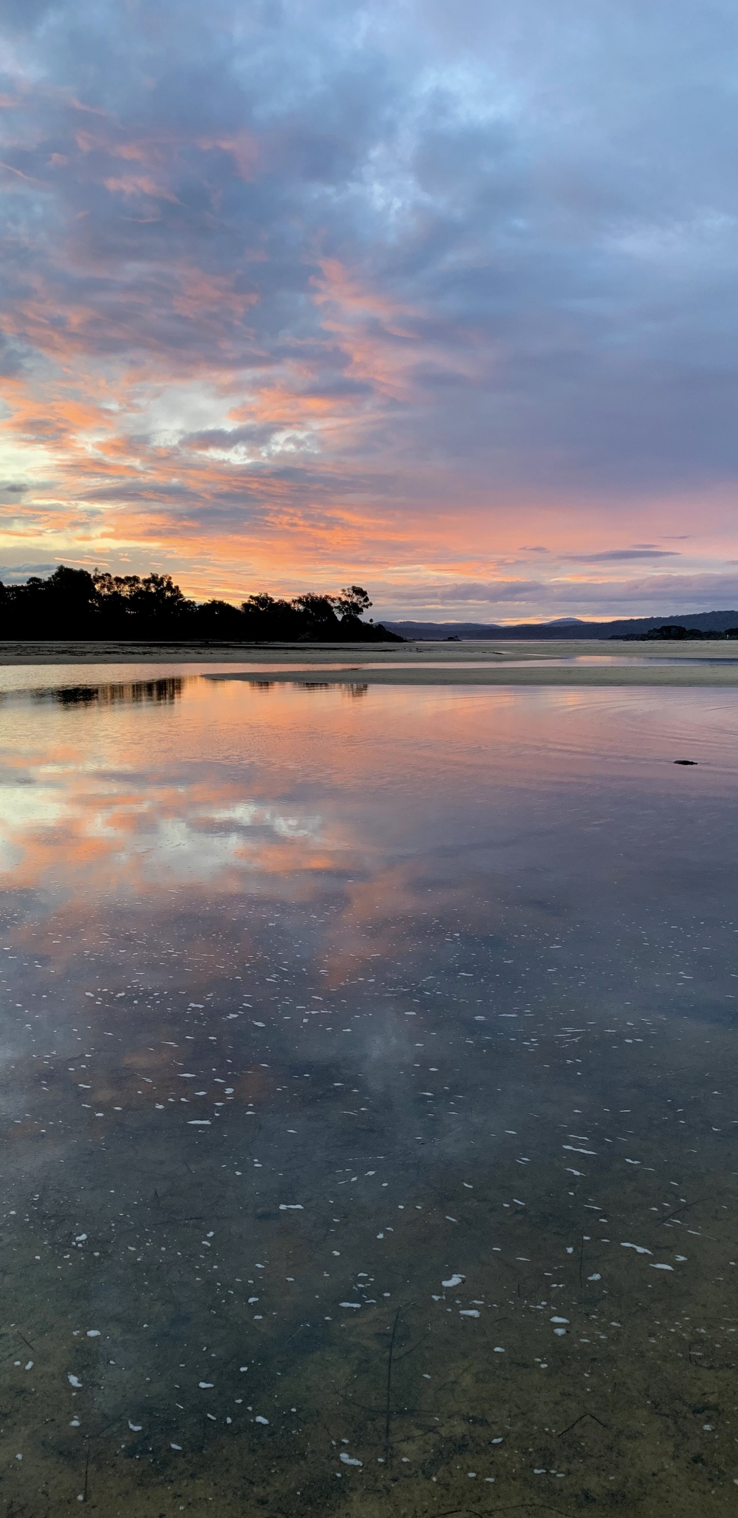Обои отражение, облако, вода, атмосфера, гидроресурсы в разрешении 1440x2960