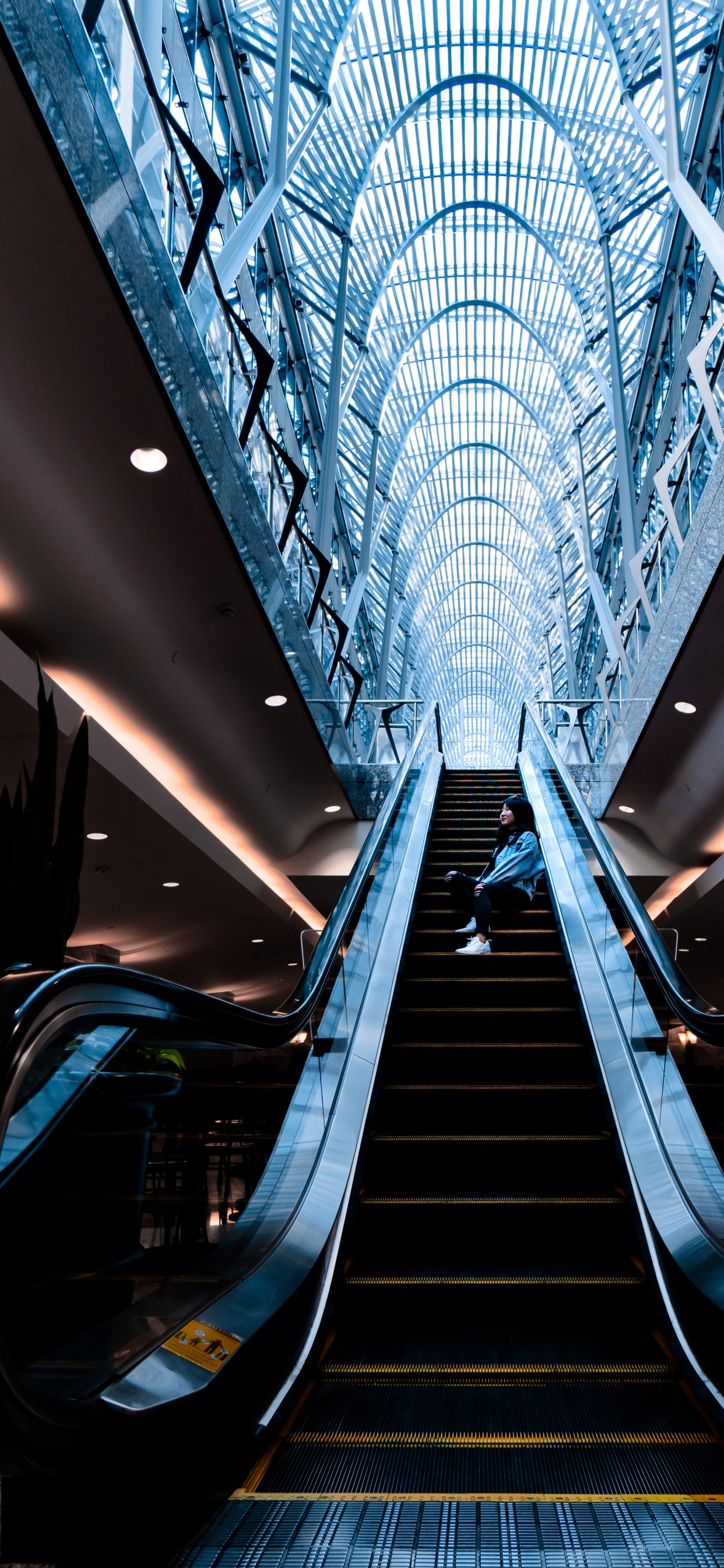 Обои небо, политическая теория, симметрия, линия, Метрополис М в разрешении 1242x2688