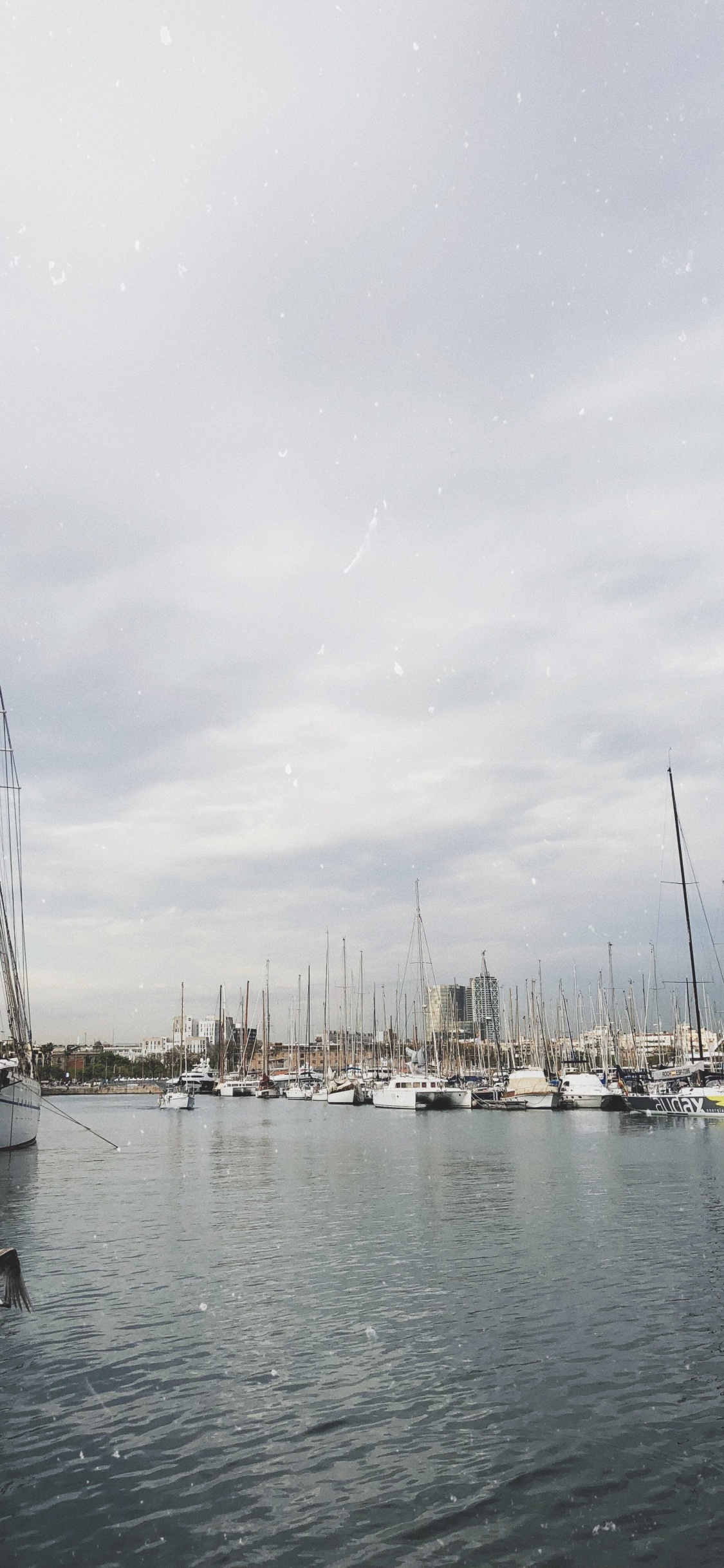 Обои Марина, мачта, лодка, парусная шлюпка, вода в разрешении 1125x2436