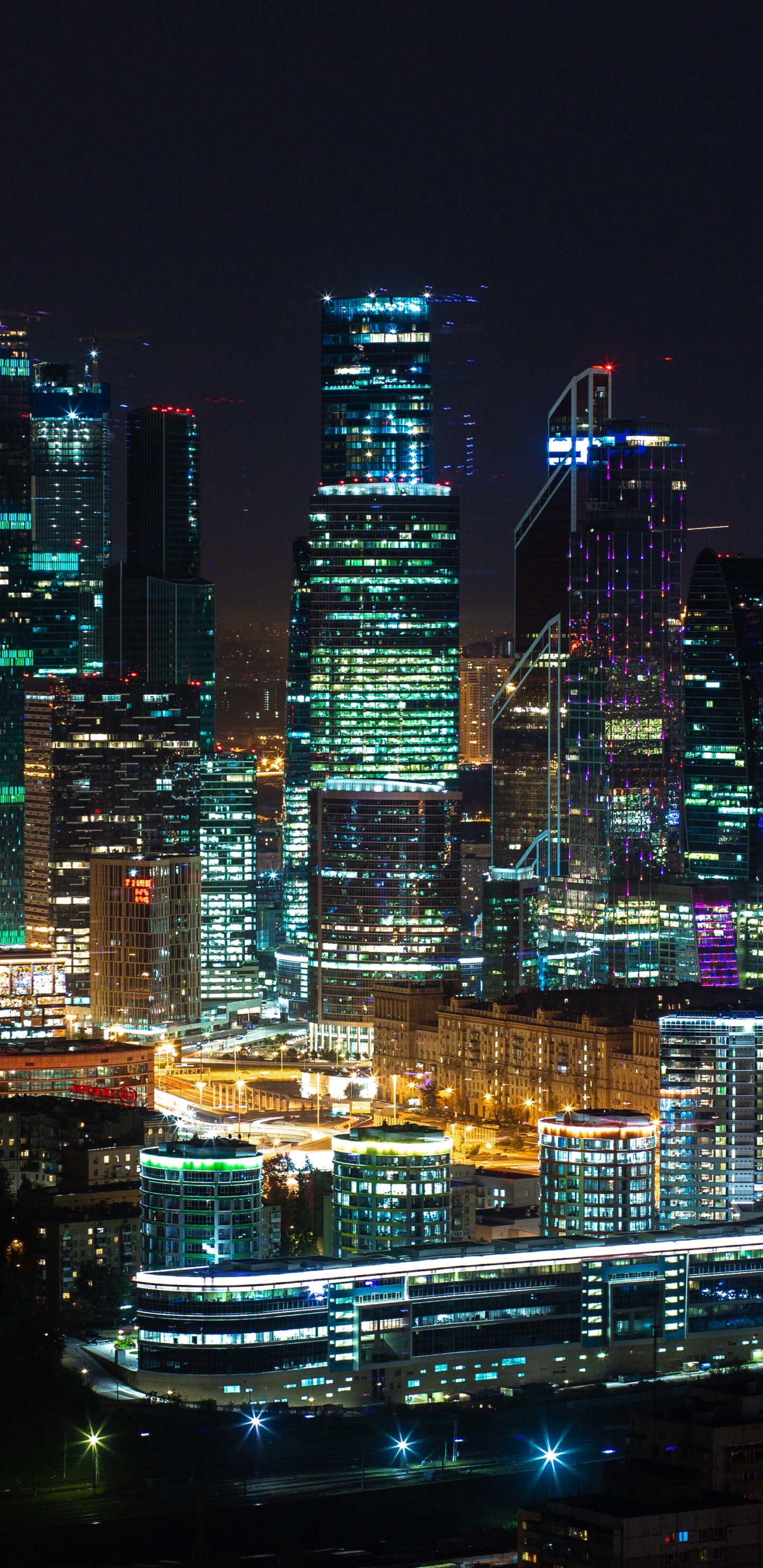 Обои город, городской пейзаж, метрополия, городской район, ночь в разрешении 1440x2960