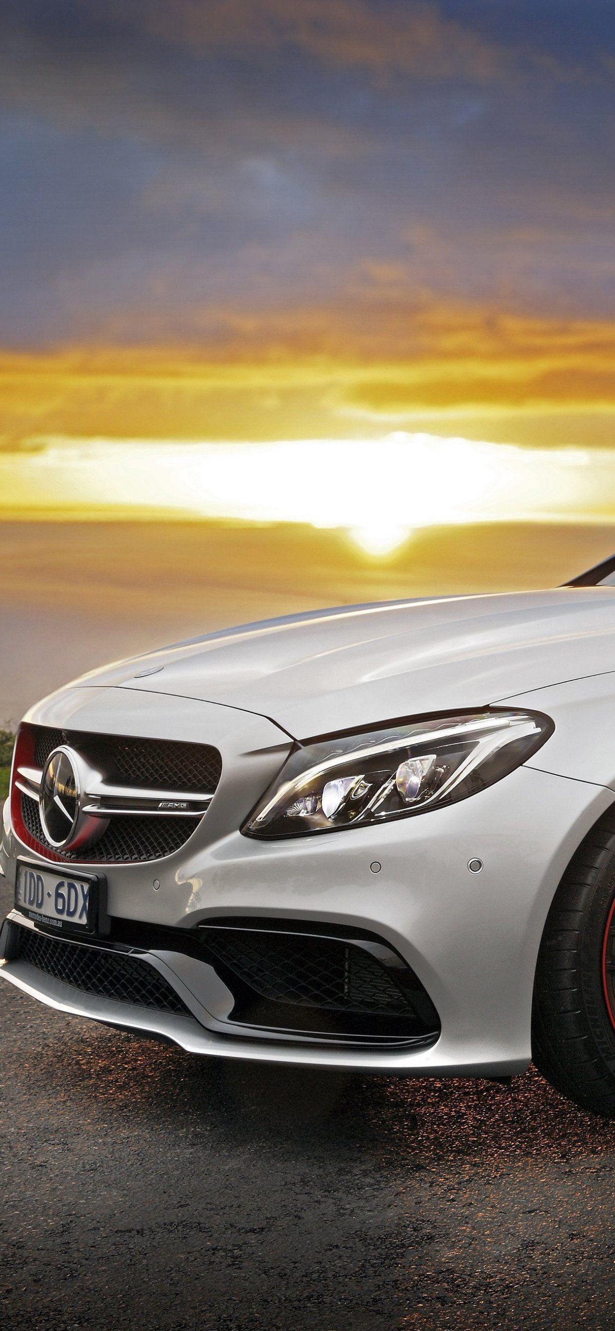 Обои авто, седан, Литые диски, обод, колесо в разрешении 1242x2688