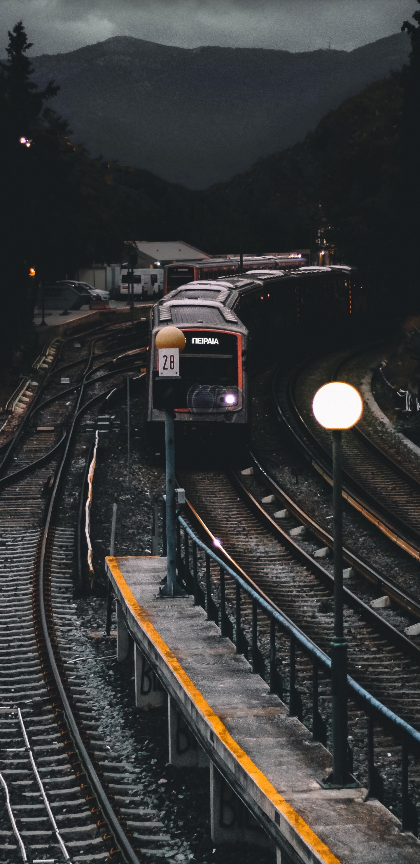 Обои железнодорожный транспорт, поезд, железнодорожный вокзал, трек, транспорт в разрешении 1440x2960