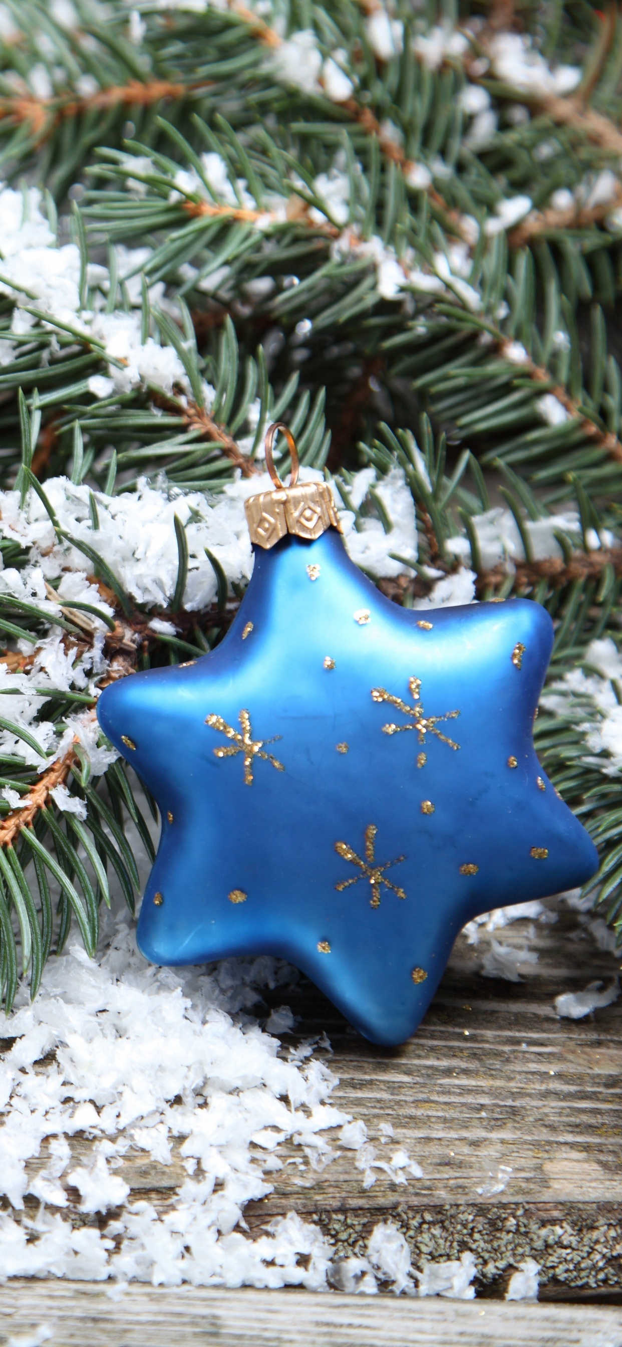 Обои Рождественский день, Новый год, дерево, ель, рождественский орнамент в разрешении 1242x2688