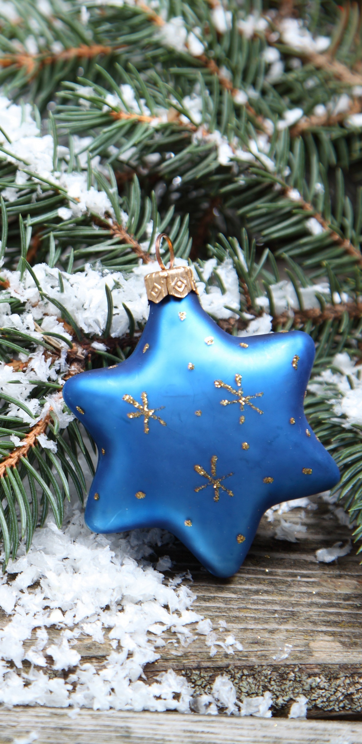 Обои Рождественский день, Новый год, дерево, ель, рождественский орнамент в разрешении 1440x2960