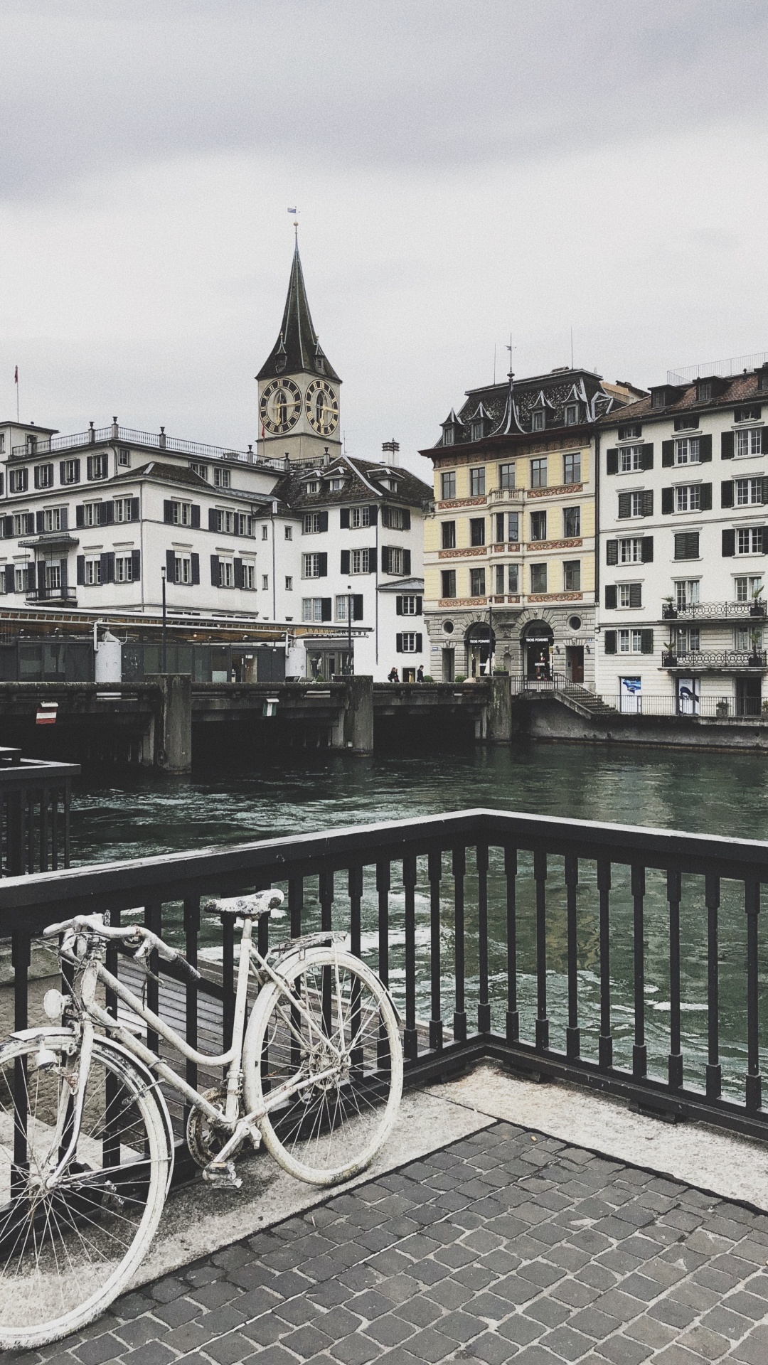 Обои вдоль реки, вода, велосипедное колесо, велосипедная шина, колесо в разрешении 1080x1920