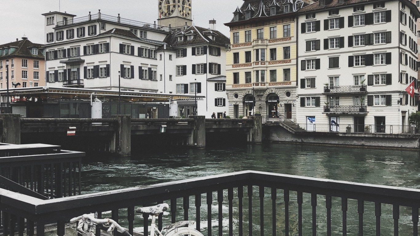 Обои вдоль реки, вода, велосипедное колесо, велосипедная шина, колесо в разрешении 1366x768