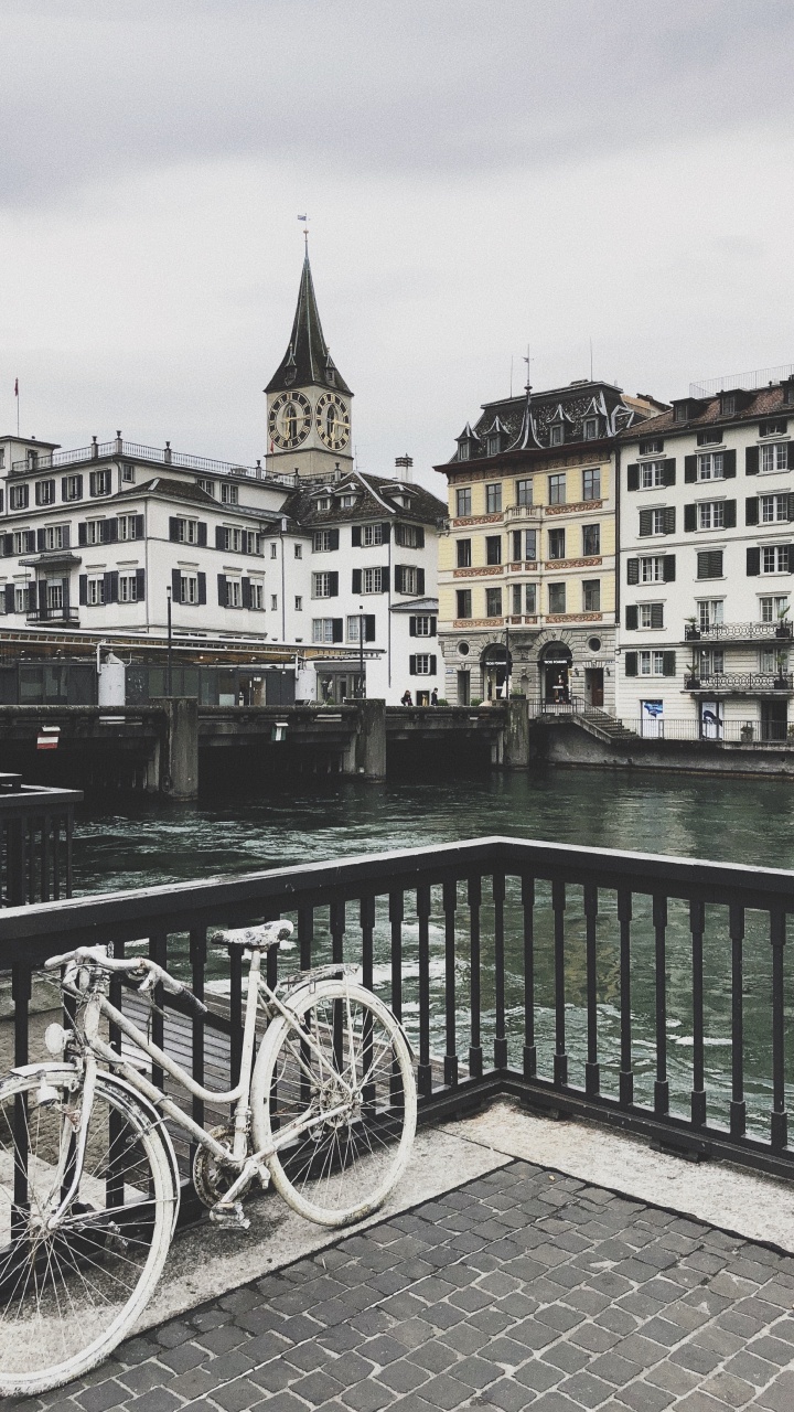 Обои вдоль реки, вода, велосипедное колесо, велосипедная шина, колесо в разрешении 720x1280