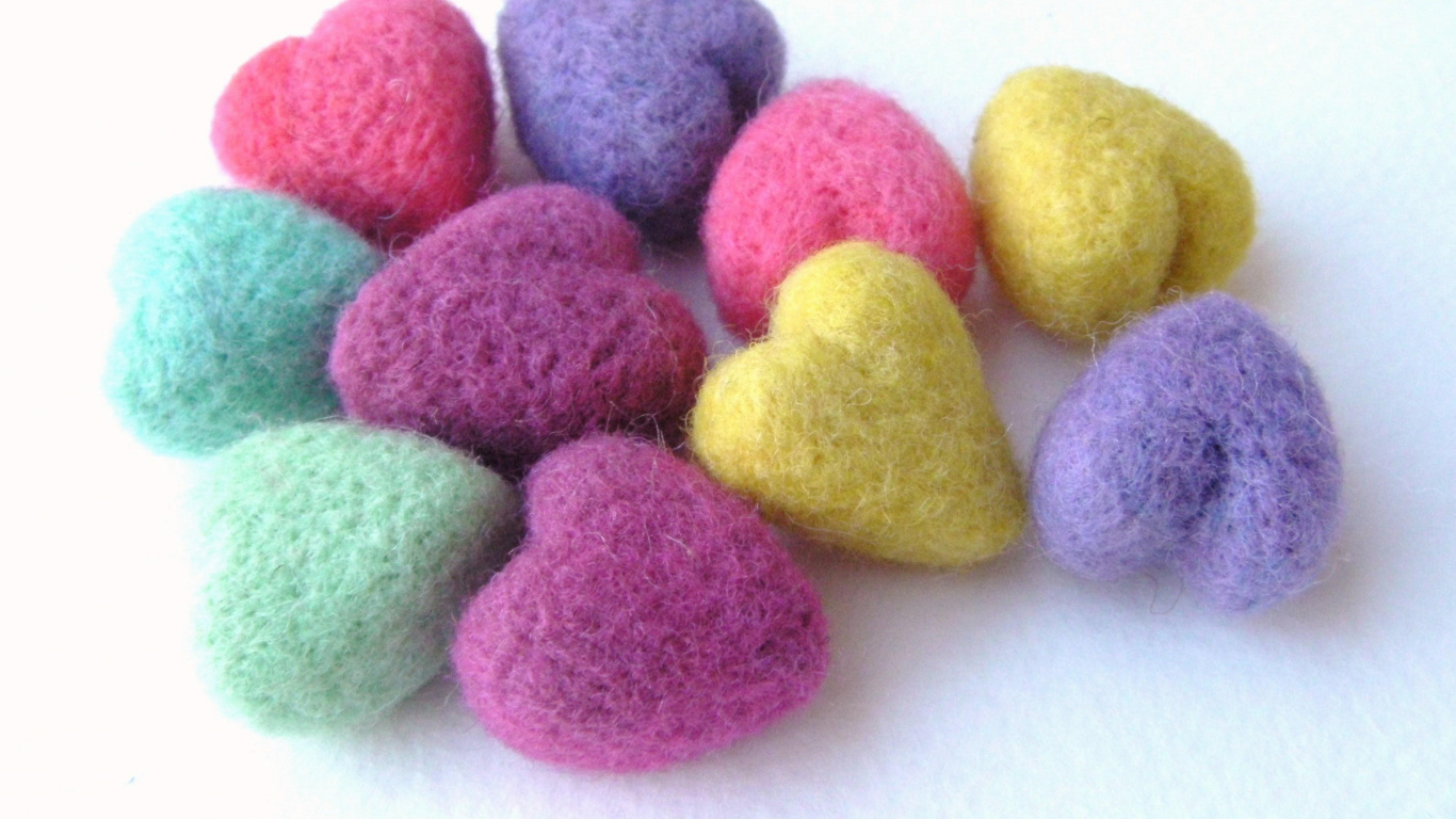 Обои сердце, шерстяные вещи, пурпурный цвет, пурпурный в разрешении 1366x768