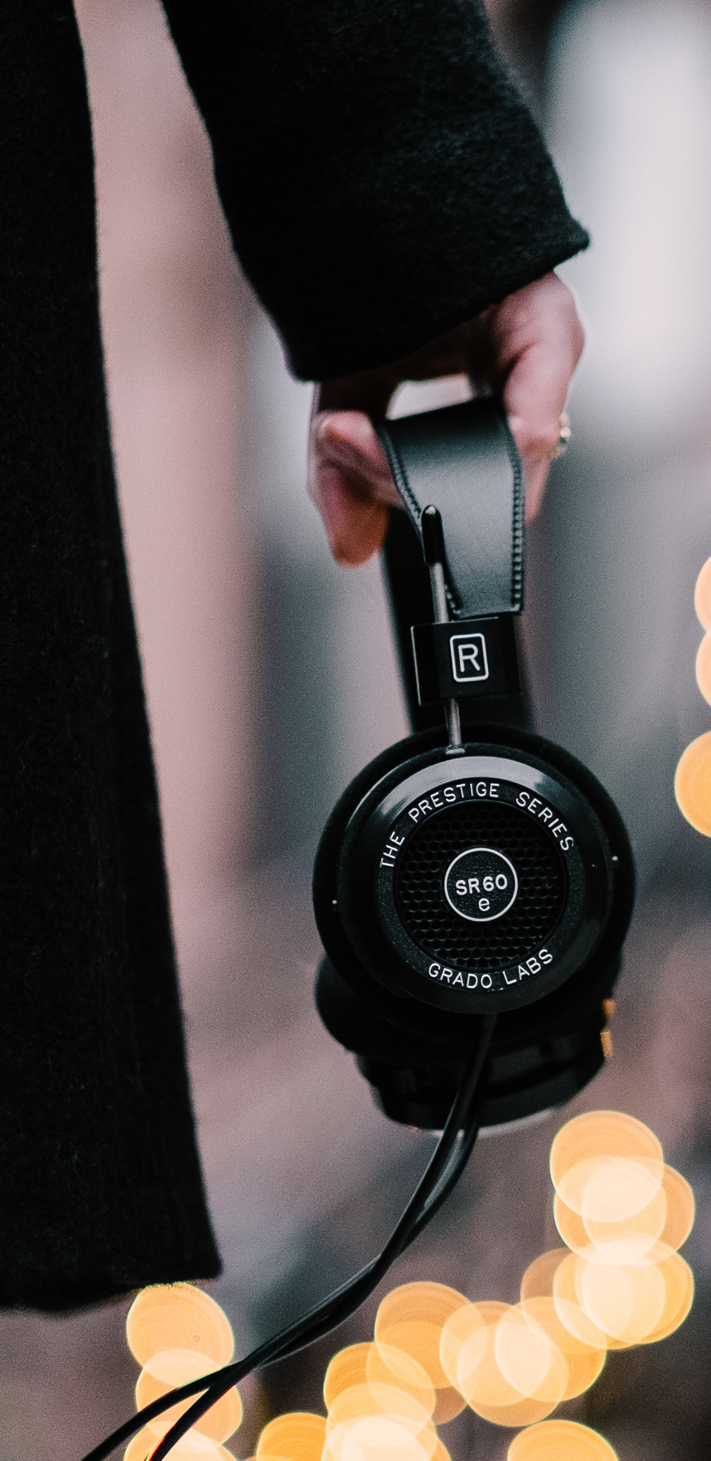 Обои наушники, звуковое оборудование, желтый, гаджет, технологии в разрешении 1440x2960