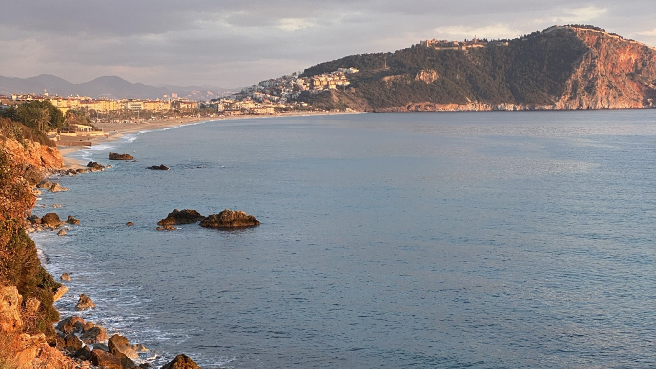 Обои море, вода, облако, гидроресурсы, гора в разрешении 1280x720