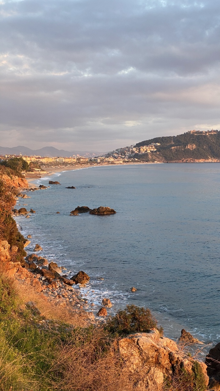 Обои море, вода, облако, гидроресурсы, гора в разрешении 720x1280