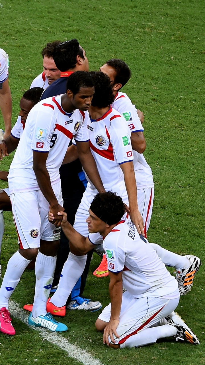 Обои команда, игрок, занятие спортом, командный вид спорта, спортивные объекты в разрешении 720x1280