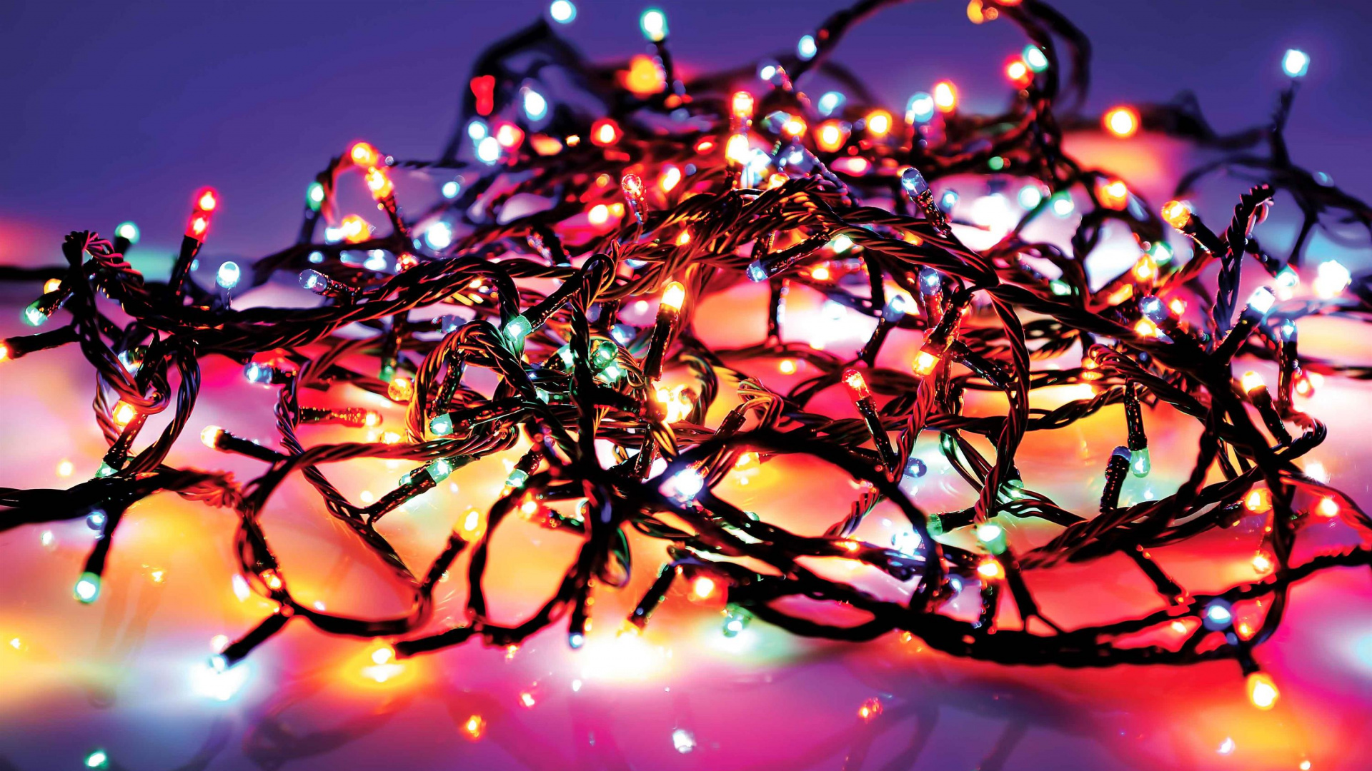 Обои гирлянда, ветвь, Рождественские огни, освещение, свет в разрешении 1920x1080