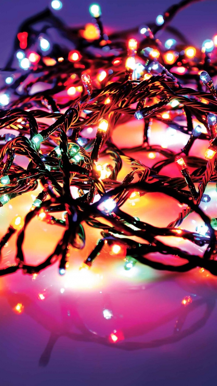 Обои гирлянда, ветвь, Рождественские огни, освещение, свет в разрешении 720x1280