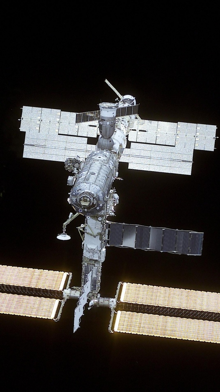 Обои космический аппарат, Международная космическая станция, космическая станция, крест, религиозный элемент в разрешении 720x1280