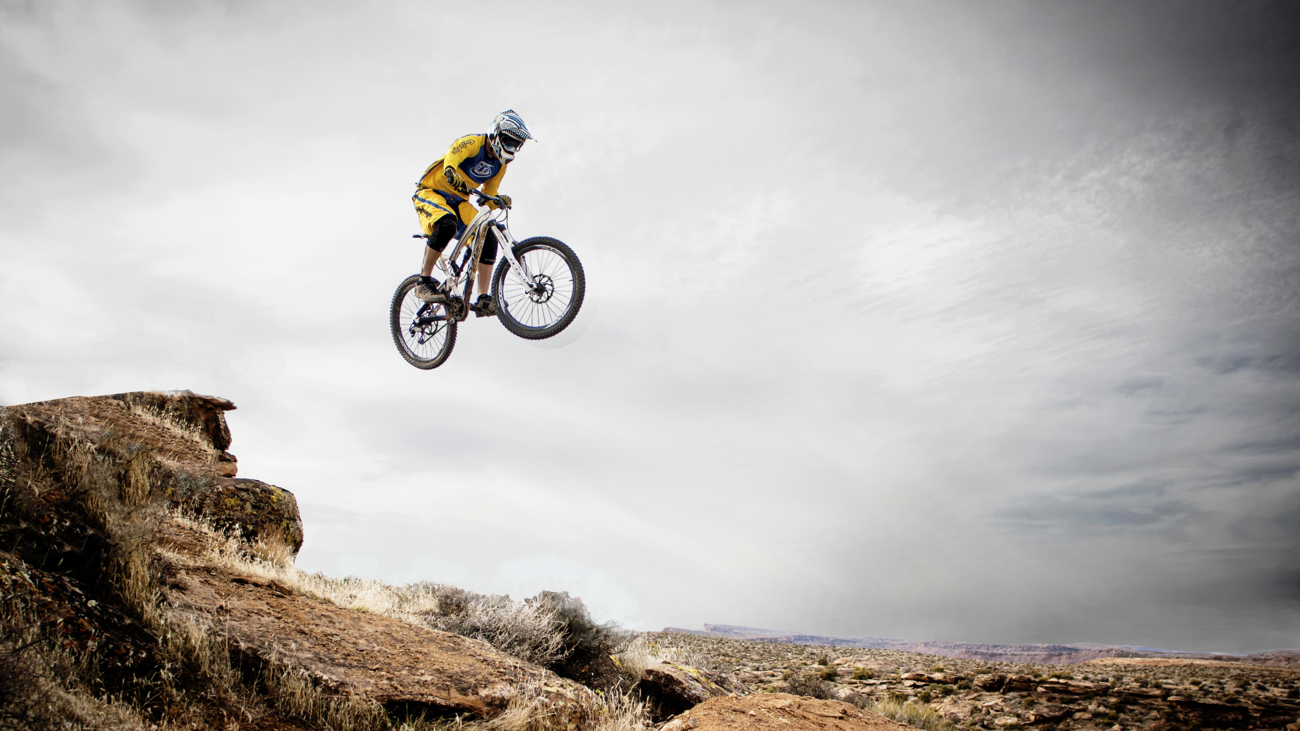 Обои горный велосипед, велосипед, Велоспорт, свободная езда, гибридный велосипед в разрешении 2560x1440