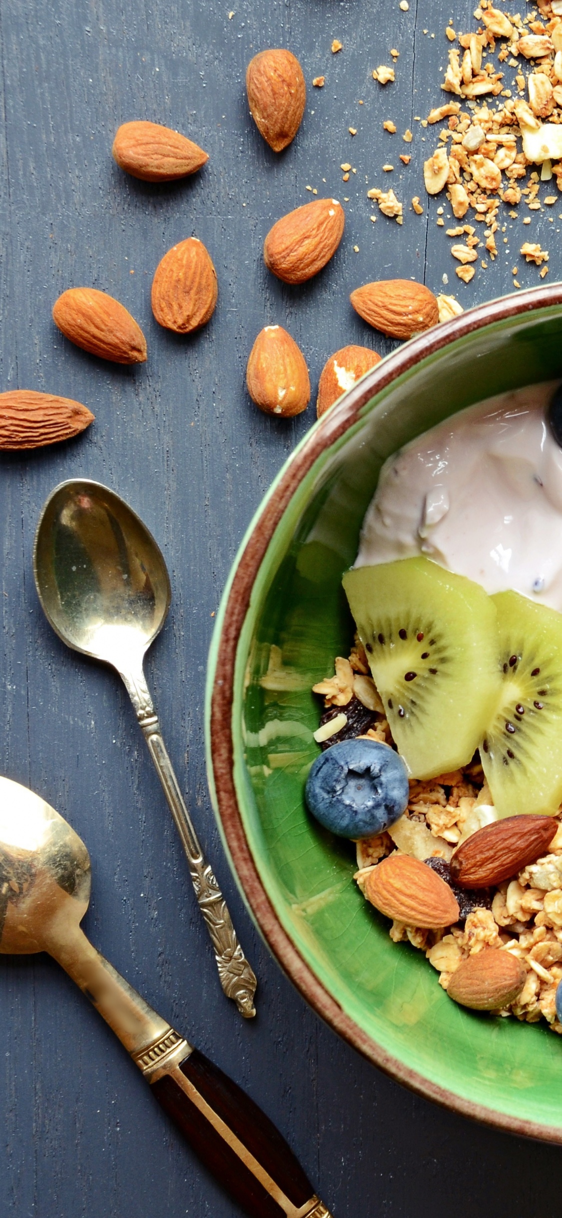 Обои завтрак, мюсли, здоровье, фрукты, еда в разрешении 1125x2436