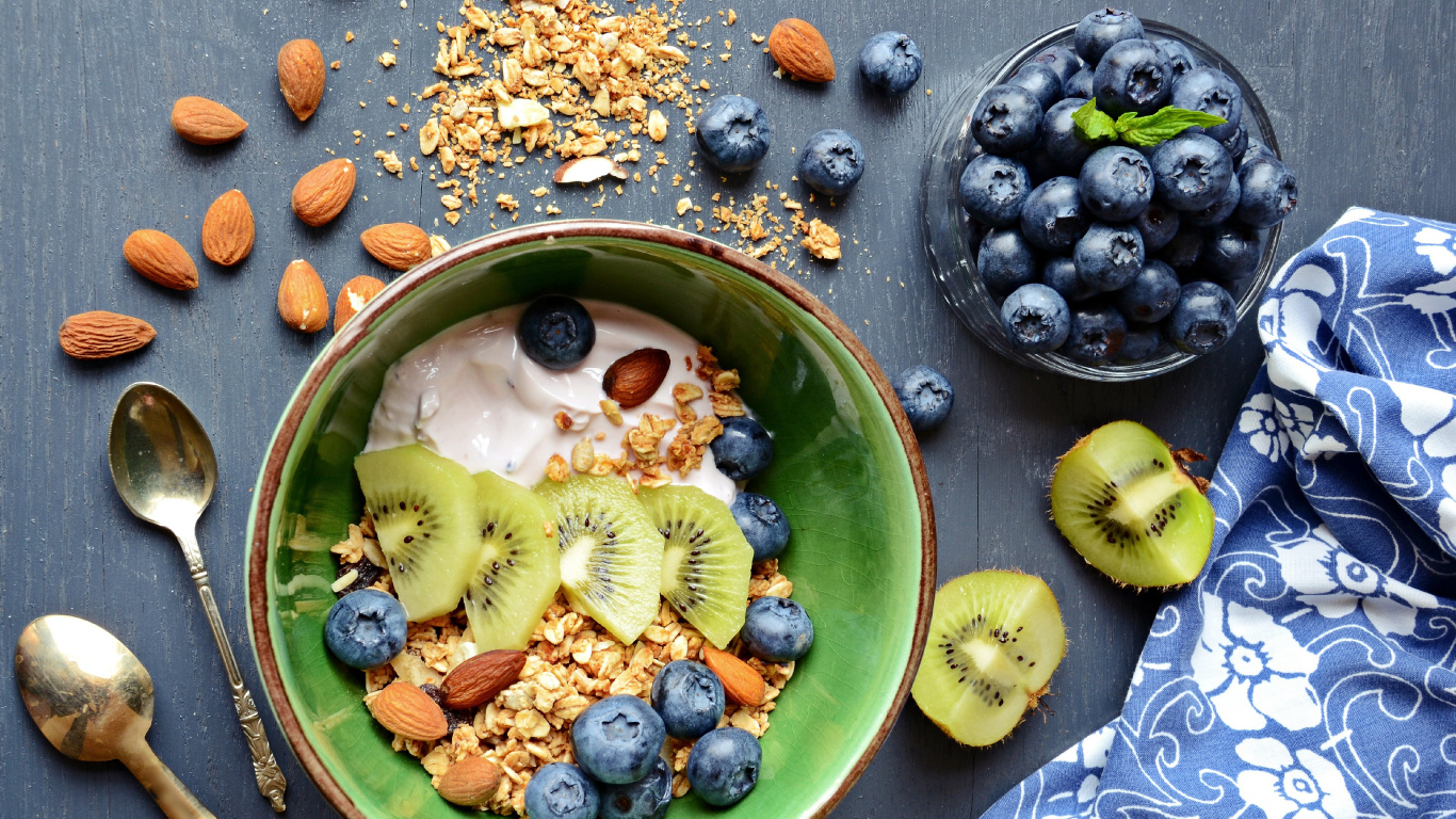 Обои завтрак, мюсли, здоровье, фрукты, еда в разрешении 1366x768