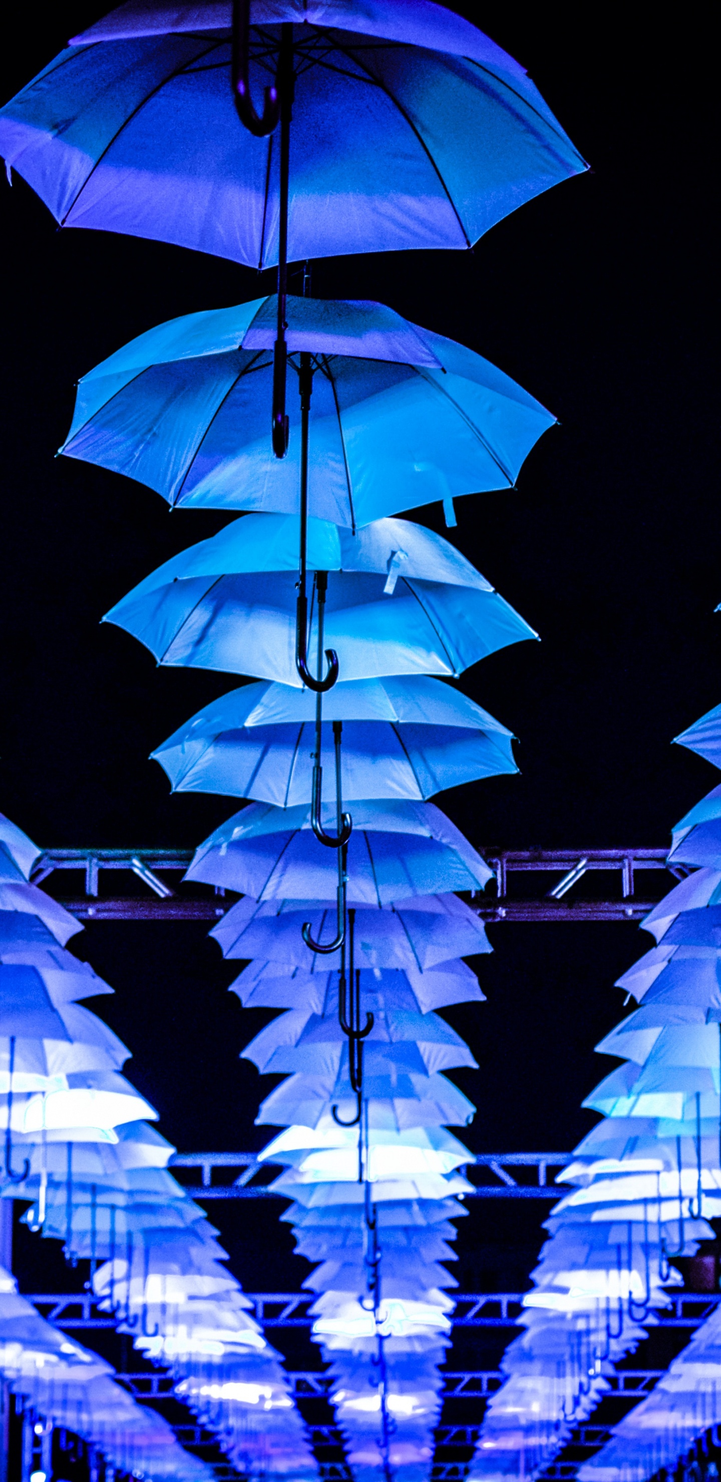 Обои зонтик, синий, освещение, свет, электрик в разрешении 1440x2960
