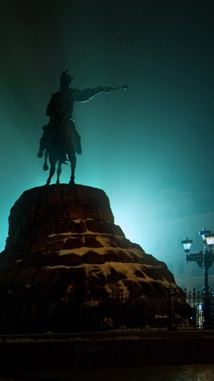 Обои ориентир, ночь, памятник, архитектура, Киев в разрешении 720x1280