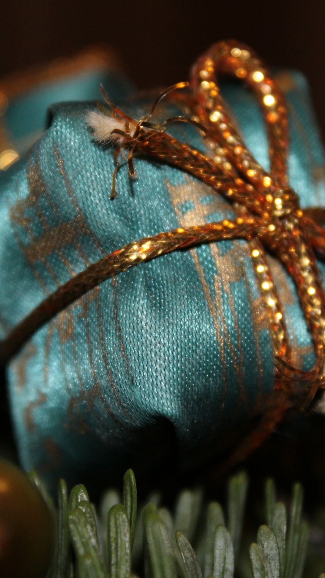 Обои Рождественский подарок, Рождественский день, рождественский орнамент, Рождественские украшения, синий в разрешении 1080x1920