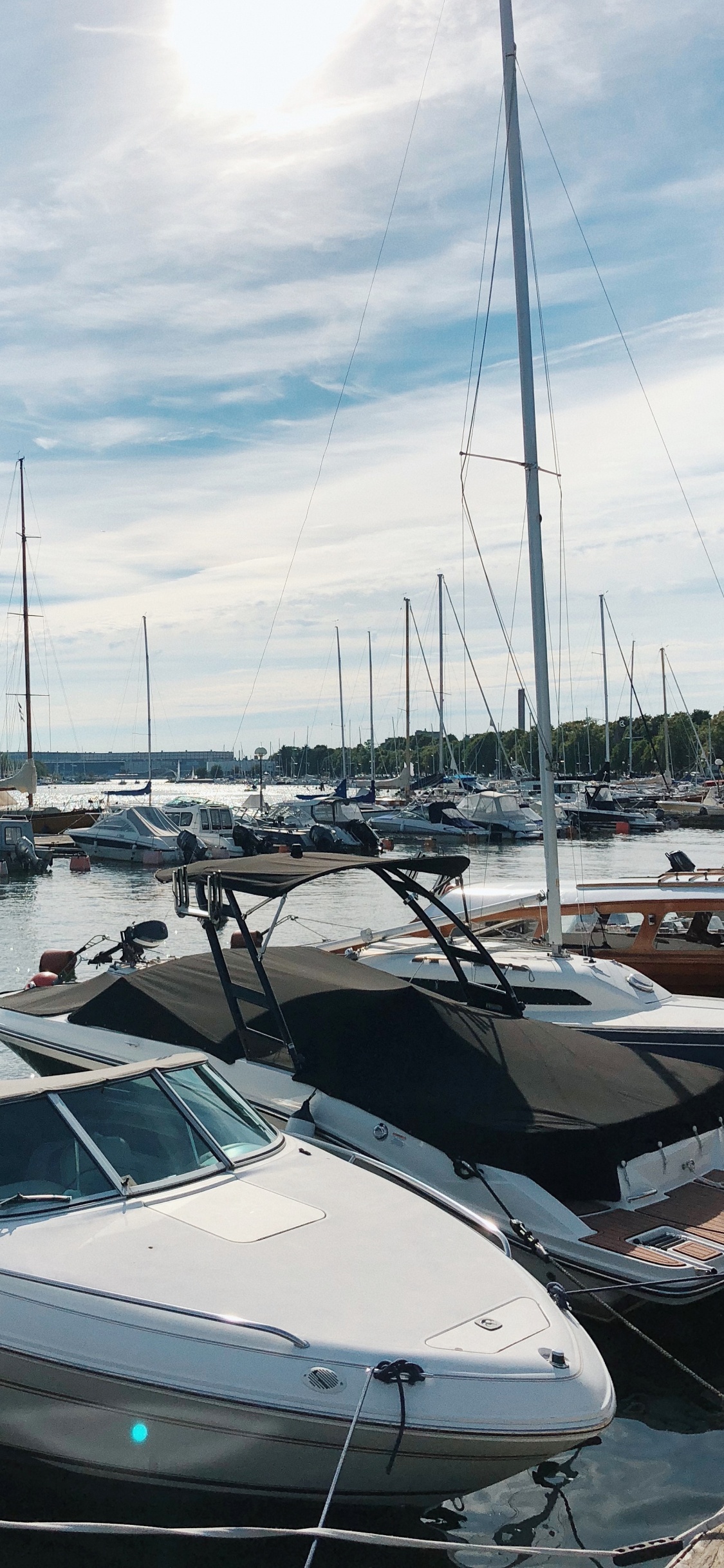 Обои Марина, вода, яхта, судно, облако в разрешении 1125x2436