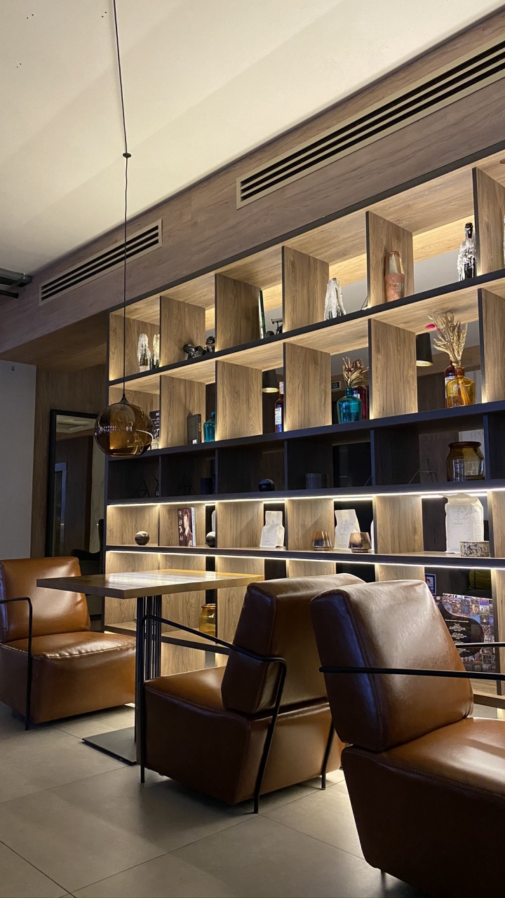 Обои дизайн интерьера, гостиная комната, освещение, комната, полка в разрешении 720x1280