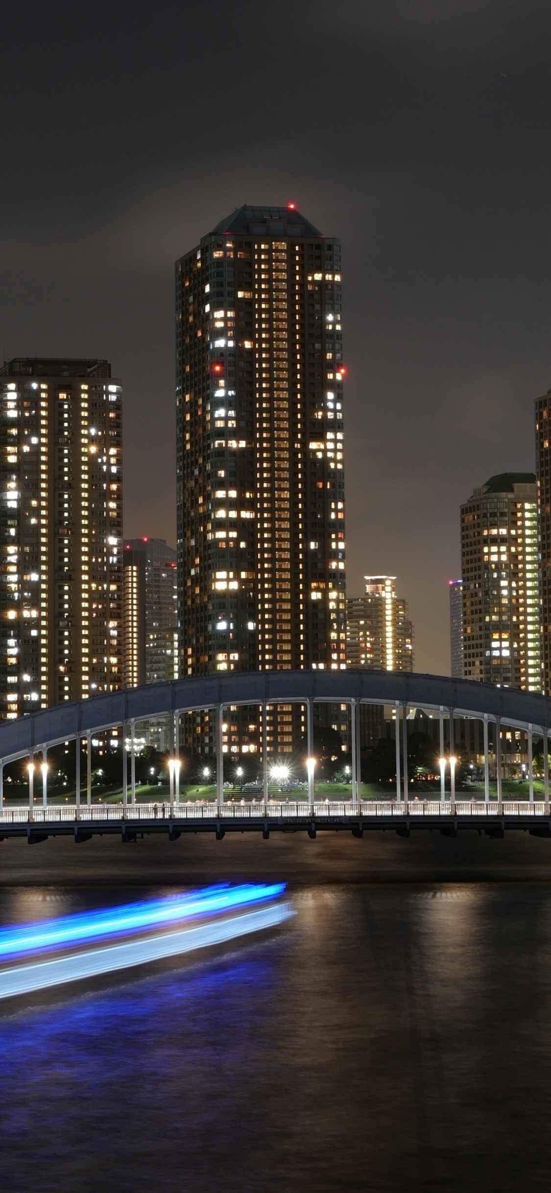 Обои небоскреб, городской пейзаж, город, метрополия, городской район в разрешении 1125x2436