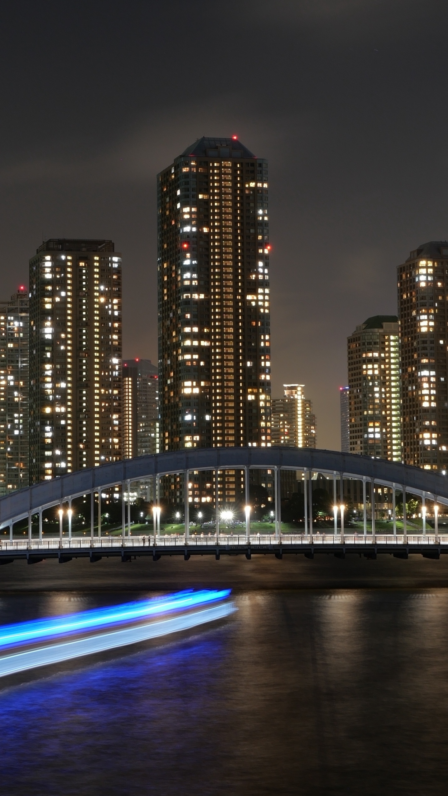 Обои небоскреб, городской пейзаж, город, метрополия, городской район в разрешении 1440x2560