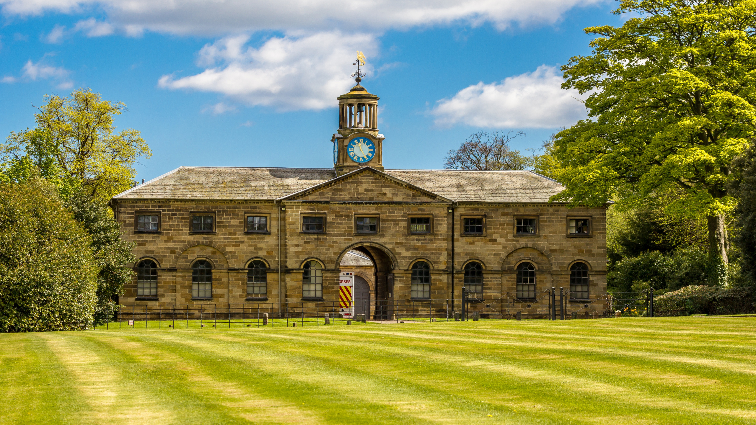 Обои имущество, здание, Хаус, свойство, величественный дом в разрешении 2560x1440