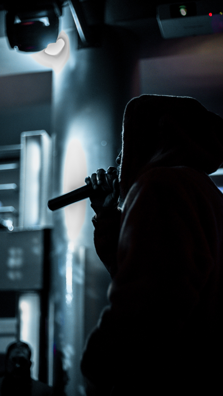 Обои свет, темнота, металл, такт, черный в разрешении 750x1334