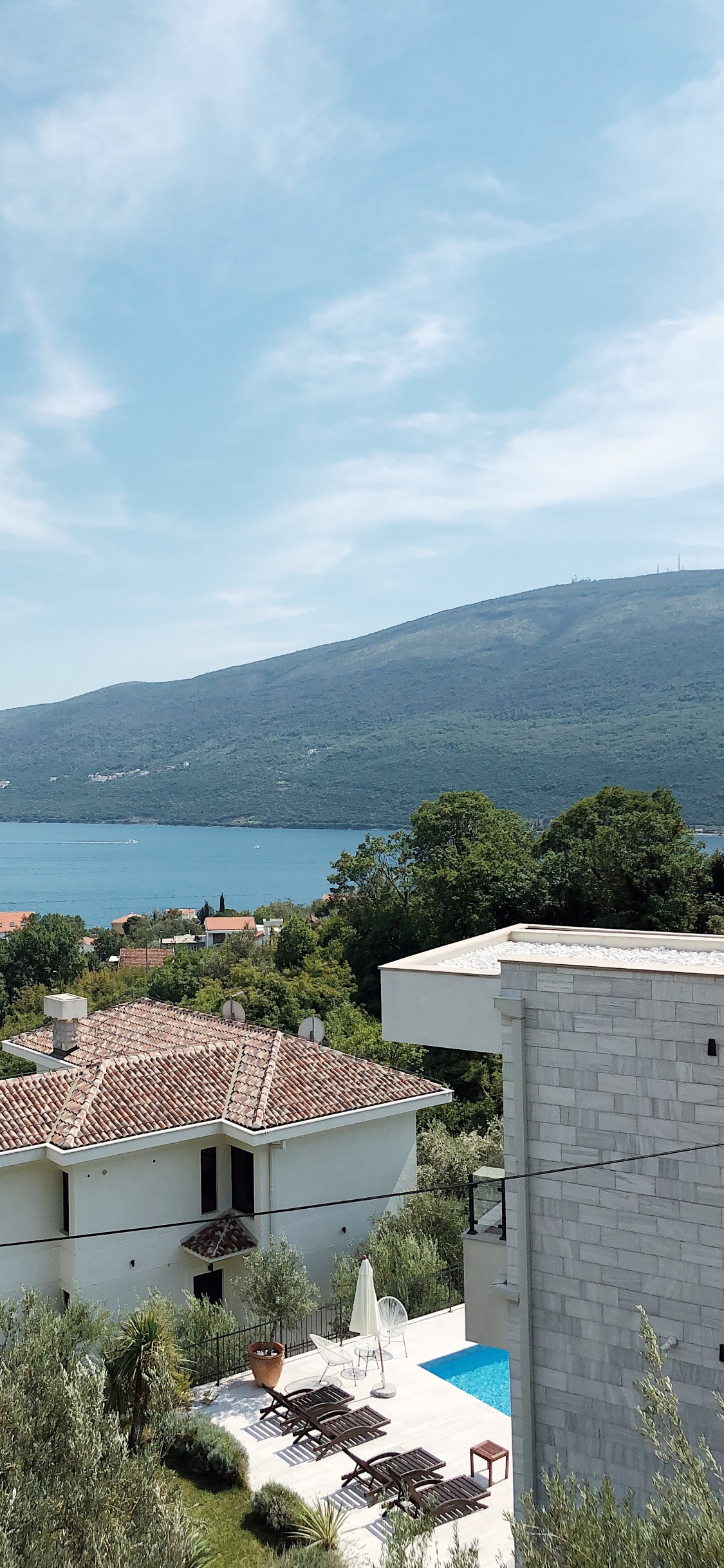 Обои недвижимость, нагорье, Хаус, крыша, холм в разрешении 1125x2436