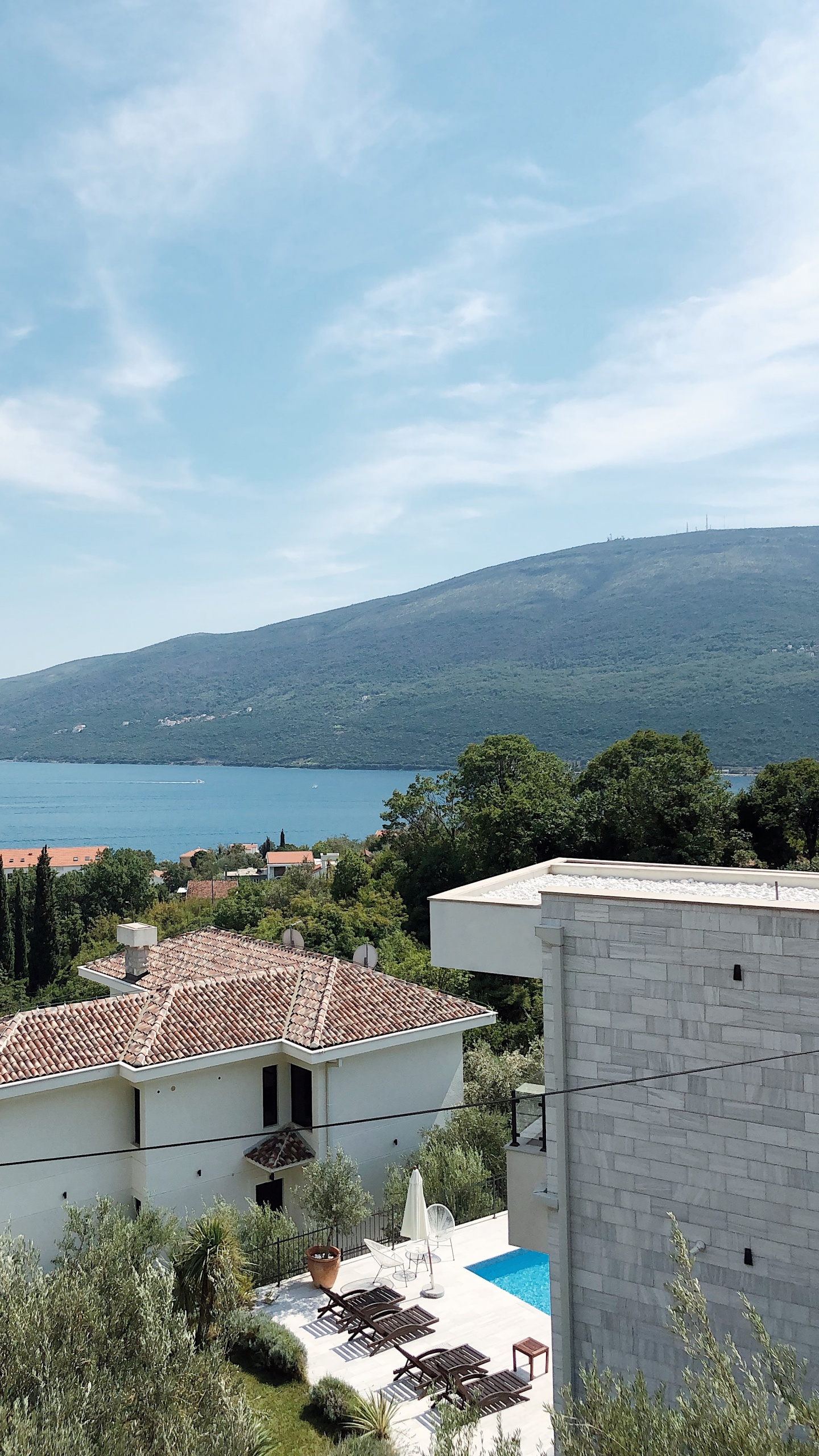 Обои недвижимость, нагорье, Хаус, крыша, холм в разрешении 1440x2560