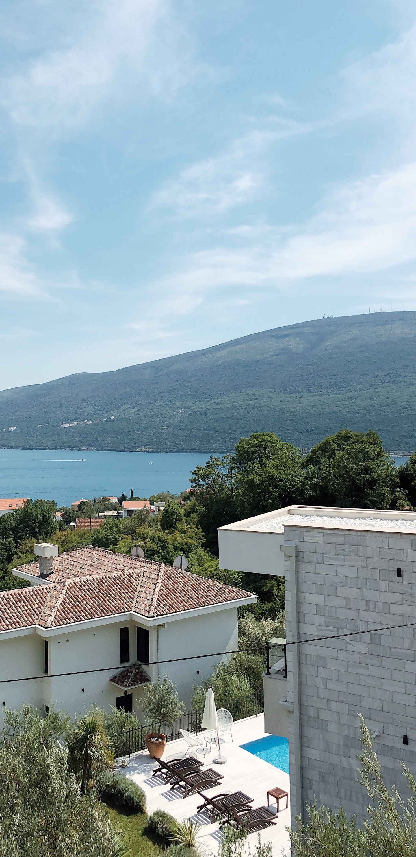 Обои недвижимость, нагорье, Хаус, крыша, холм в разрешении 1440x2960