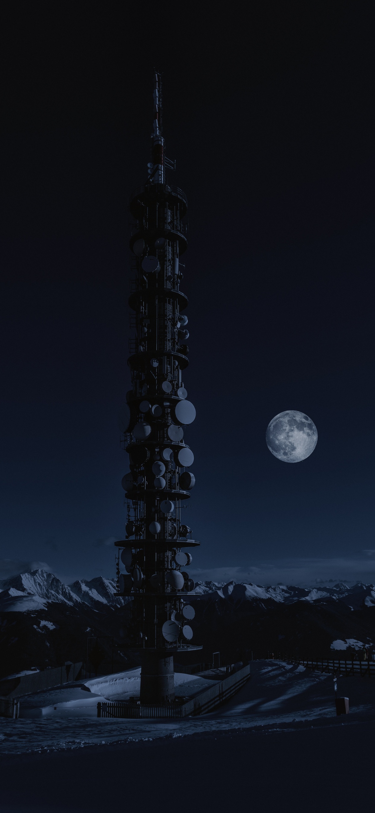 Обои ночь, луна, полночь, вышка, небесное явление в разрешении 1242x2688