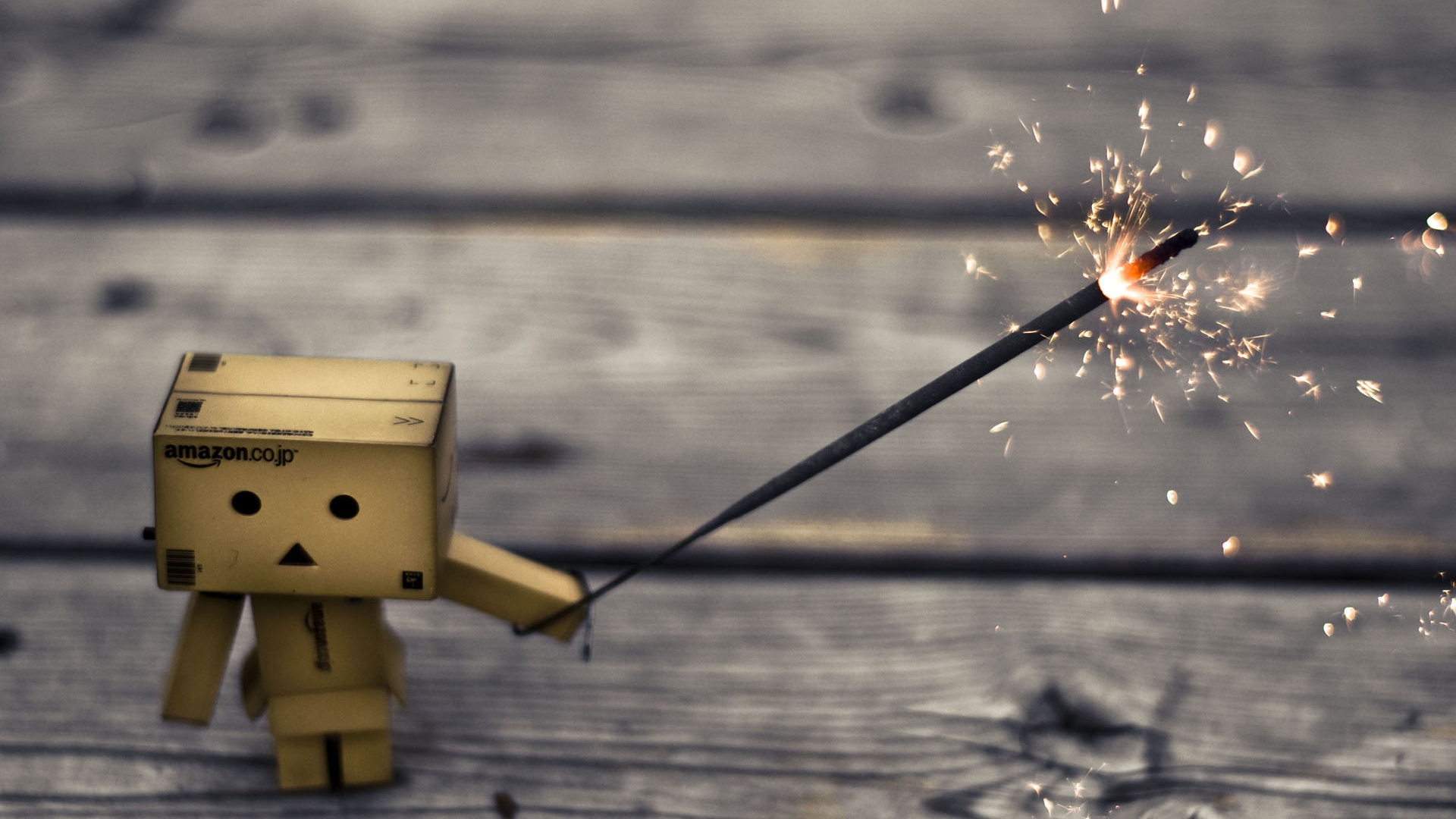 Обои кабинки, коробки, небо, брызги, бенгальский огонь в разрешении 1920x1080