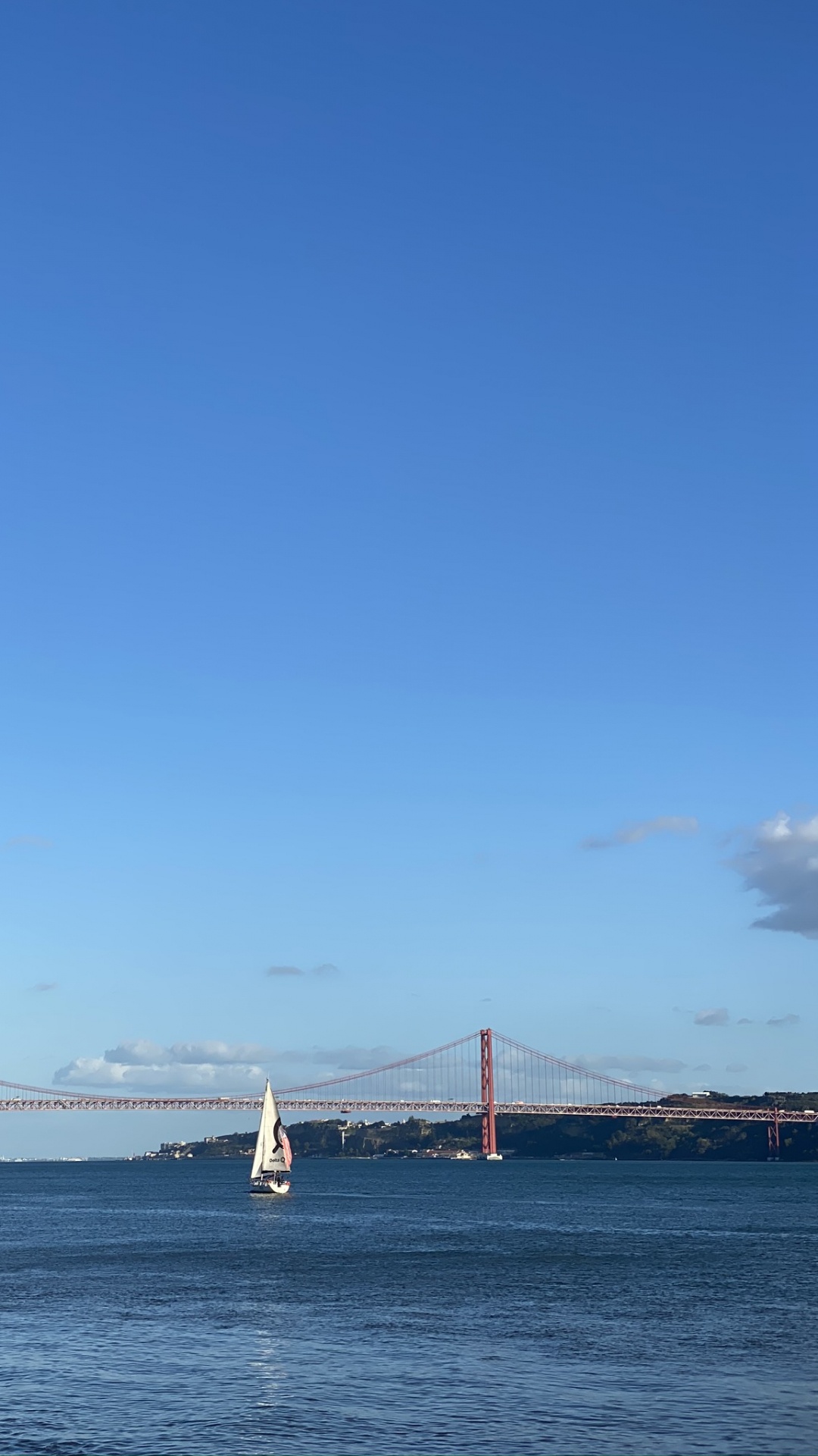 Обои Хургада, судно, подвесной мост, мост, вантовый мост в разрешении 1080x1920