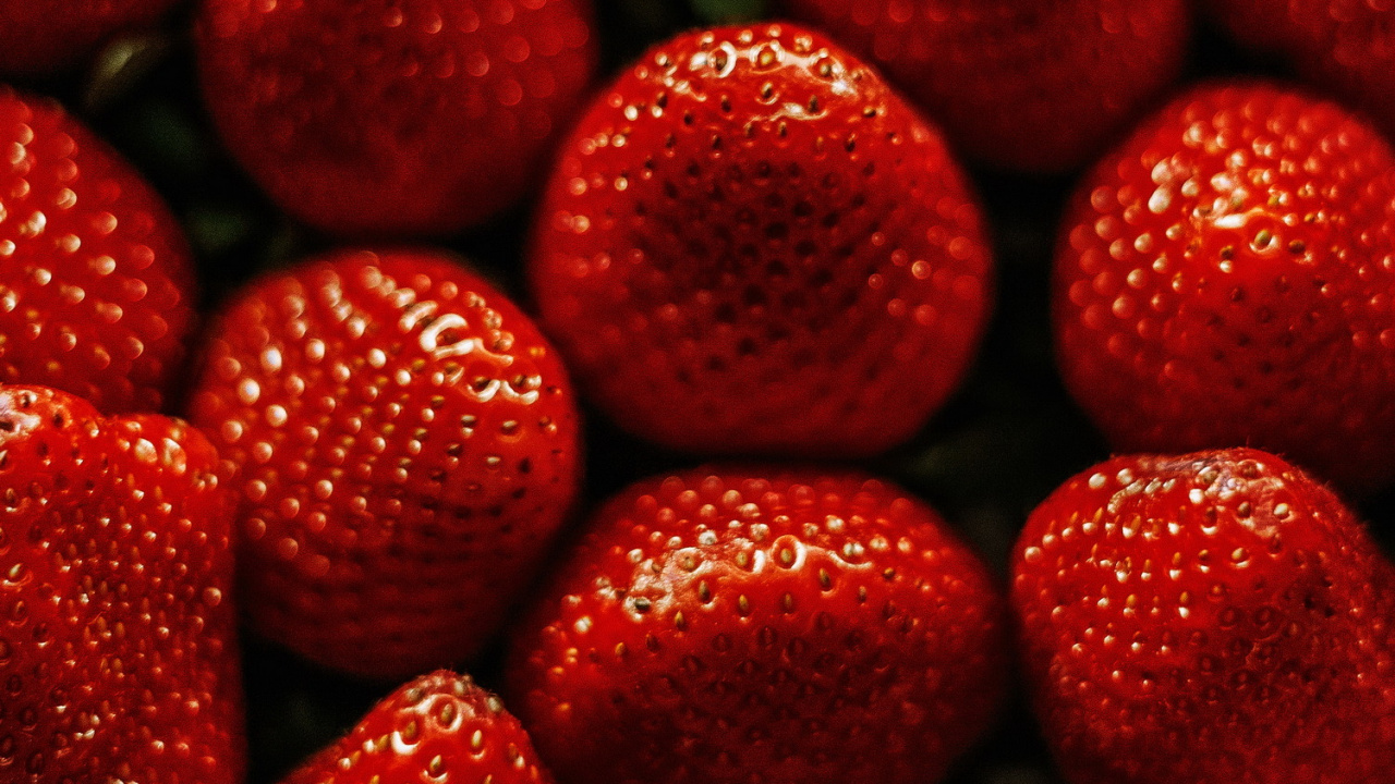 Обои клубника, клубнично-манговый смузи, пекарня, пектин для варенья, клубничные кексы в разрешении 1280x720