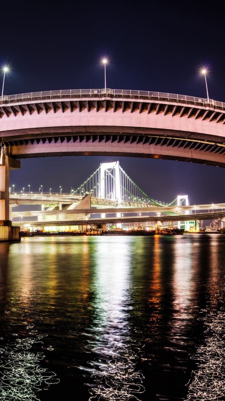 Обои Радужный мост, ночь, мост, ориентир, отражение в разрешении 720x1280