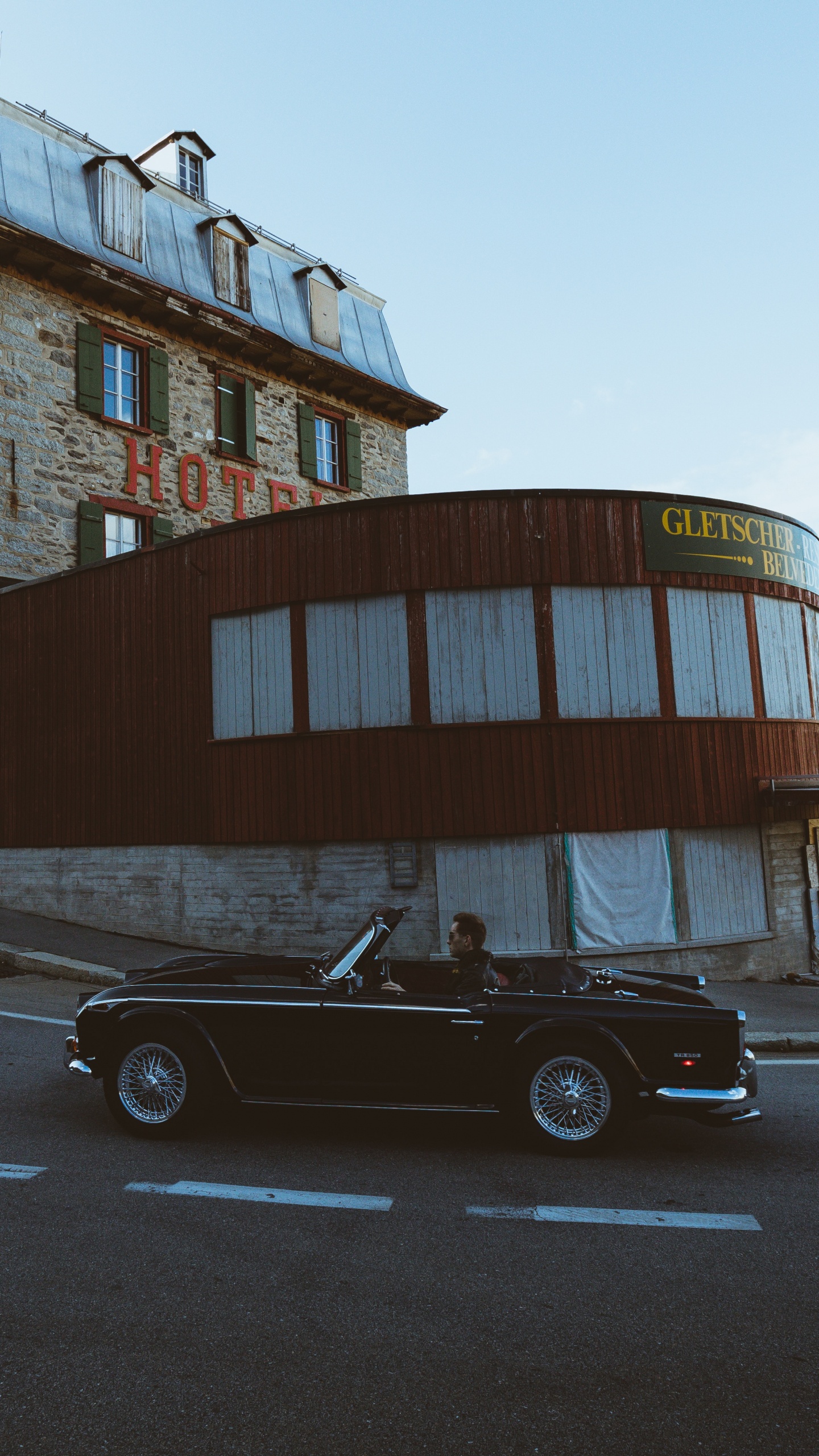 Обои транспорт, авто, архитектура, старинная машина, Хаус в разрешении 1440x2560