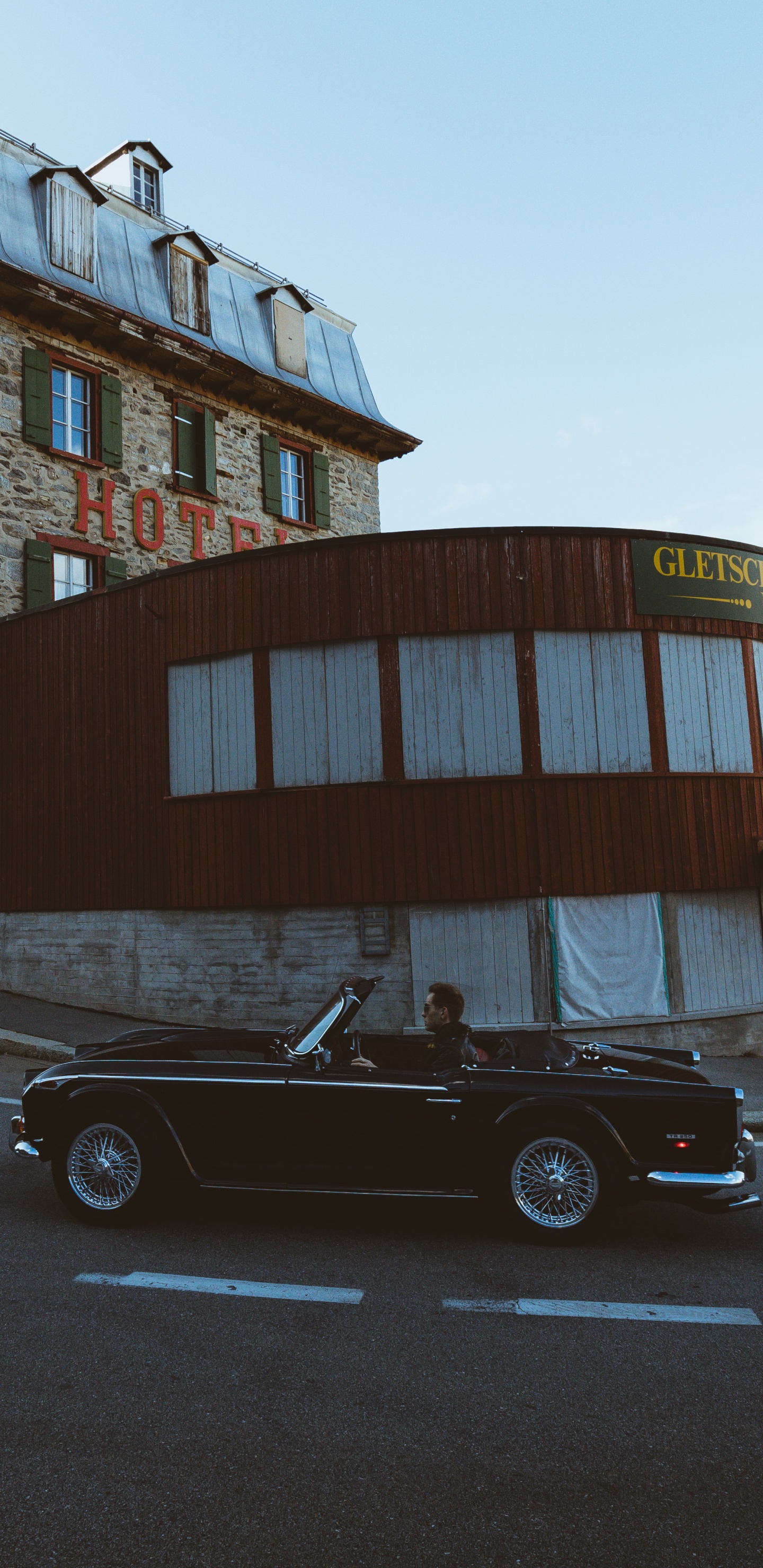 Обои транспорт, авто, архитектура, старинная машина, Хаус в разрешении 1440x2960