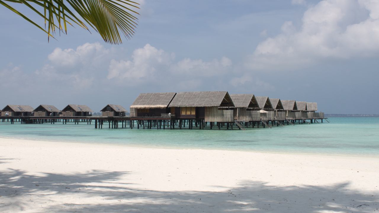 Обои Мальдивы, Остров, прибежище, море, бунгало в разрешении 1280x720