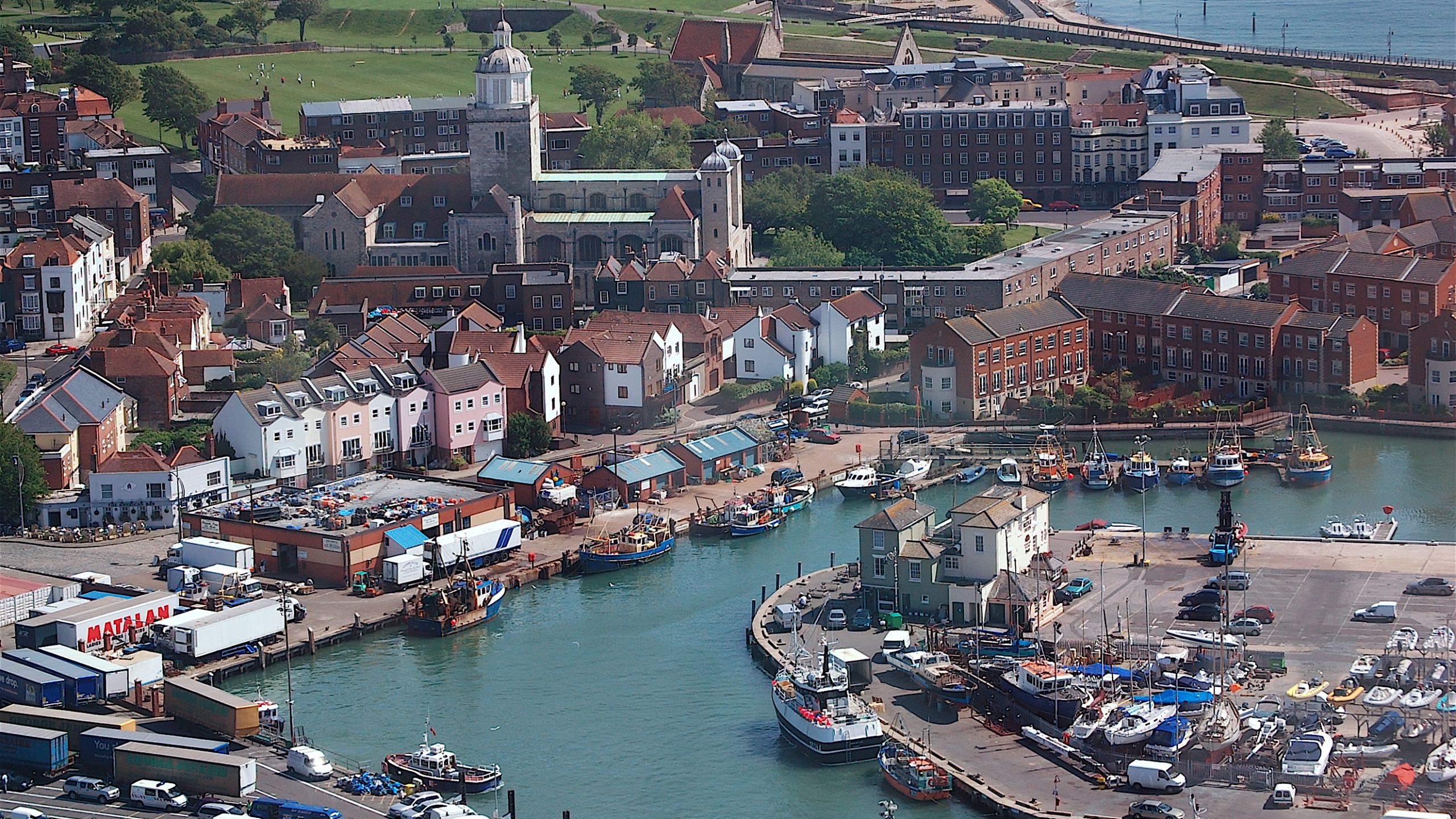 Обои Портсмут Англия, городок, водный путь, город, гавань в разрешении 2560x1440