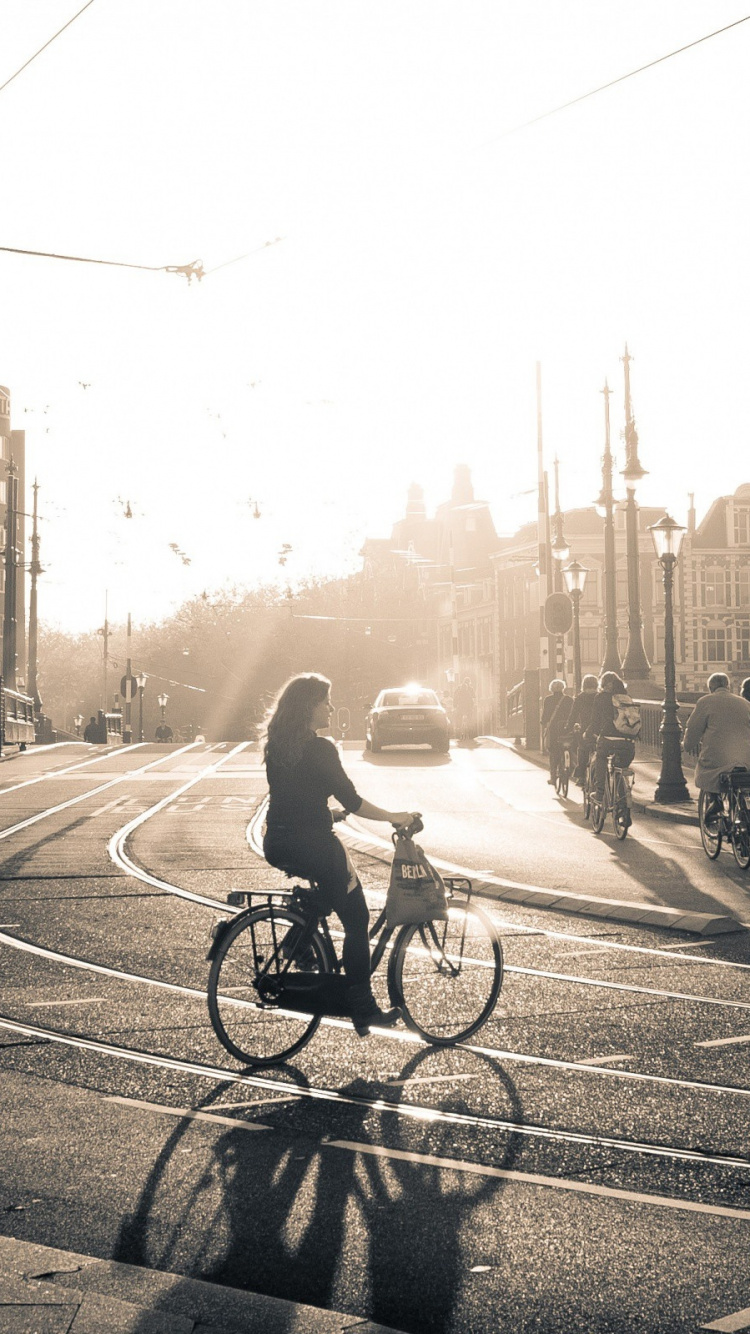 Обои велосипед, городской район, улица, утро, переулок в разрешении 750x1334